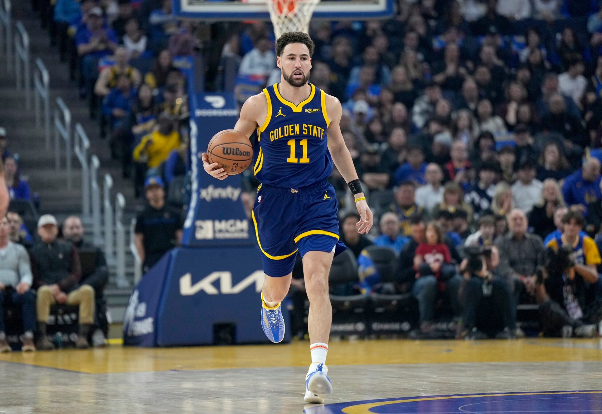 SAN FRANCISCO, CALIFORNIA - DECEMBER 30: Klay Thompson #11 of the Golden State Warriors dribbles the ball up court against the Dallas Mavericks during the first quarter of an NBA basketball game at Chase Center on December 30, 2023 in San Francisco, California. NOTE TO USER: User expressly acknowledges and agrees that, by downloading and or using this photograph, User is consenting to the terms and conditions of the Getty Images License Agreement. (Photo by Thearon W. Henderson/Getty Images)
