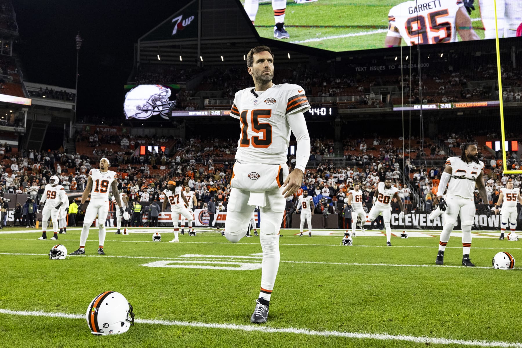 CLEVELAND, OHIO - DECEMBER 28: Joe Flacco #15 of the Cleveland Browns warms up before the game against the New York Jets at Cleveland Browns Stadium on December 28, 2023 in Cleveland, Ohio. The Browns beat the Jets 37-20. (Photo by Lauren Leigh Bacho/Getty Images)