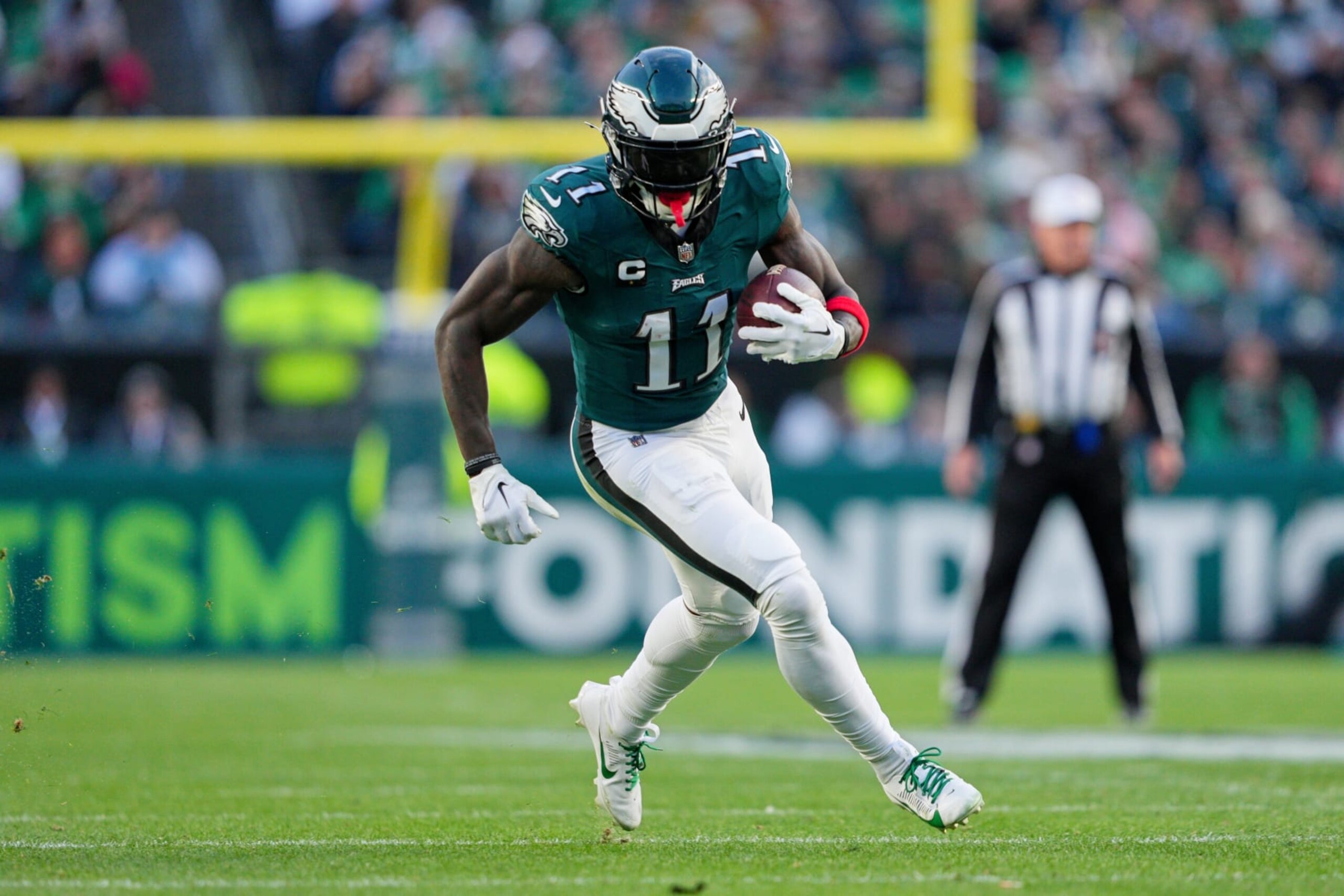 PHILADELPHIA, PA - DECEMBER 31: Philadelphia Eagles wide receiver A.J. Brown (11) runs after a reception during the game between the Arizona Cardinals and the Philadelphia Eagles on December 31, 2023 at Lincoln Financial Field. (Photo by Andy Lewis/Icon Sportswire via Getty Images)