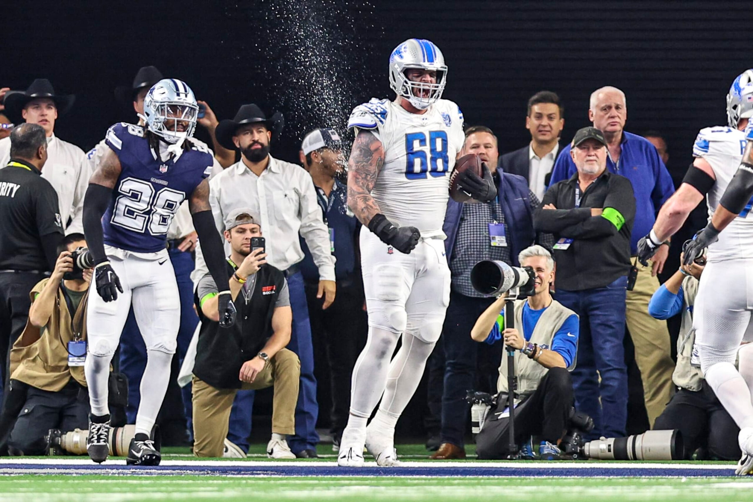 ARLINGTON, TX - DECEMBER 30: Detroit Lions offensive tackle Taylor Decker (68) catches a pass for a two point attempt in the end zone and celebrates during the game between the Dallas Cowboys and the Detroit Lions on December 30, 2023 at AT&T Stadium in Arlington, Texas. (Photo by Matthew Pearce/Icon Sportswire via Getty Images) ARLINGTON, TX - DECEMBER 30: Detroit Lions offensive tackle Taylor Decker (68) catches a pass for a two point attempt in the end zone and celebrates during the game between the Dallas Cowboys and the Detroit Lions on December 30, 2023 at AT&T Stadium in Arlington, Texas. (Photo by Matthew Pearce/Icon Sportswire via Getty Images)