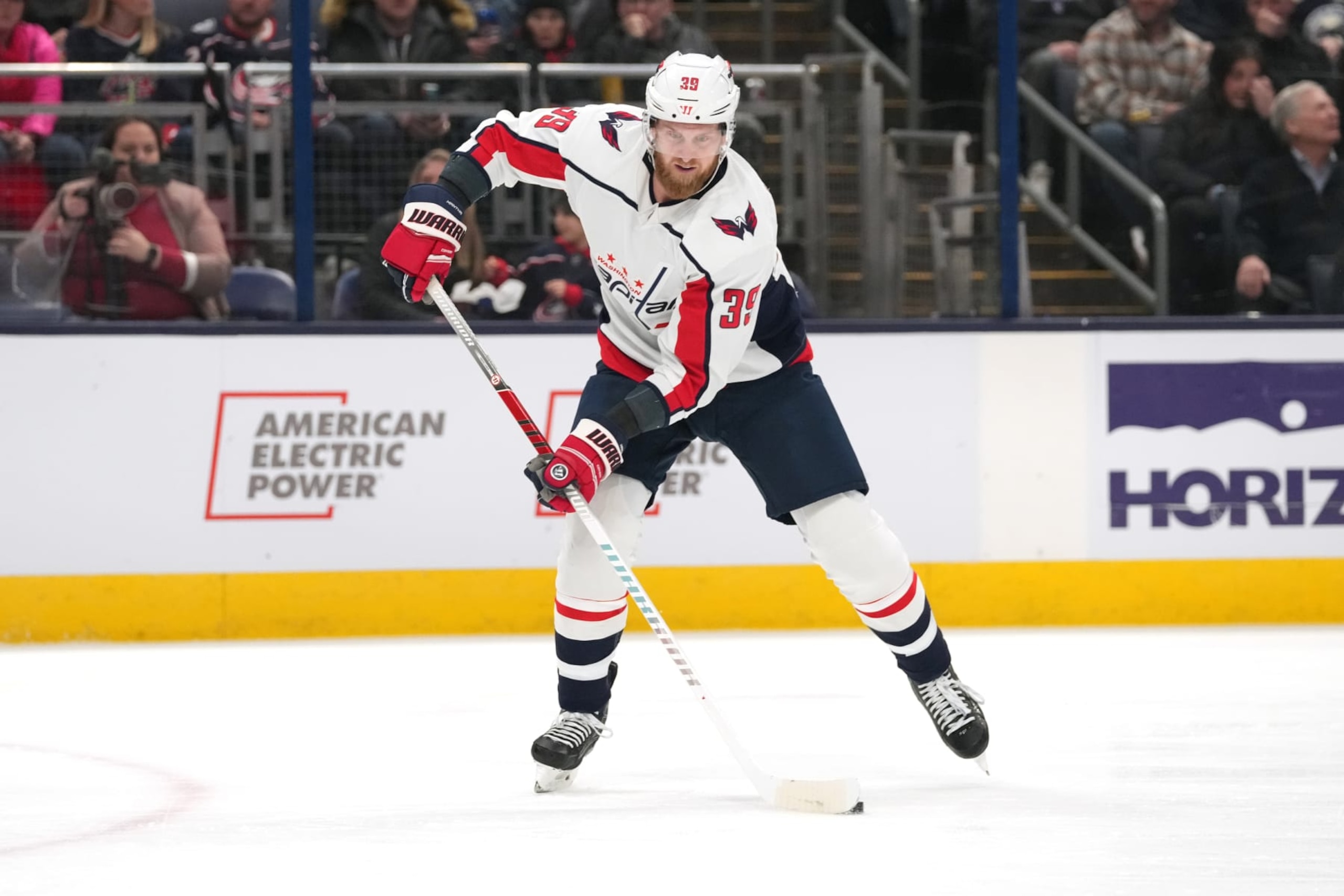 COLUMBUS, OH - DECEMBER 21: Anthony Mantha #39 of the Washington Capitals skates with the puck during the second period against the Columbus Blue Jackets at Nationwide Arena in Columbus, Ohio on December 21, 2023. (Photo by Jason Mowry/Icon Sportswire via Getty Images) COLUMBUS, OH - DECEMBER 21: Anthony Mantha #39 of the Washington Capitals skates with the puck during the second period against the Columbus Blue Jackets at Nationwide Arena in Columbus, Ohio on December 21, 2023. (Photo by Jason Mowry/Icon Sportswire via Getty Images)