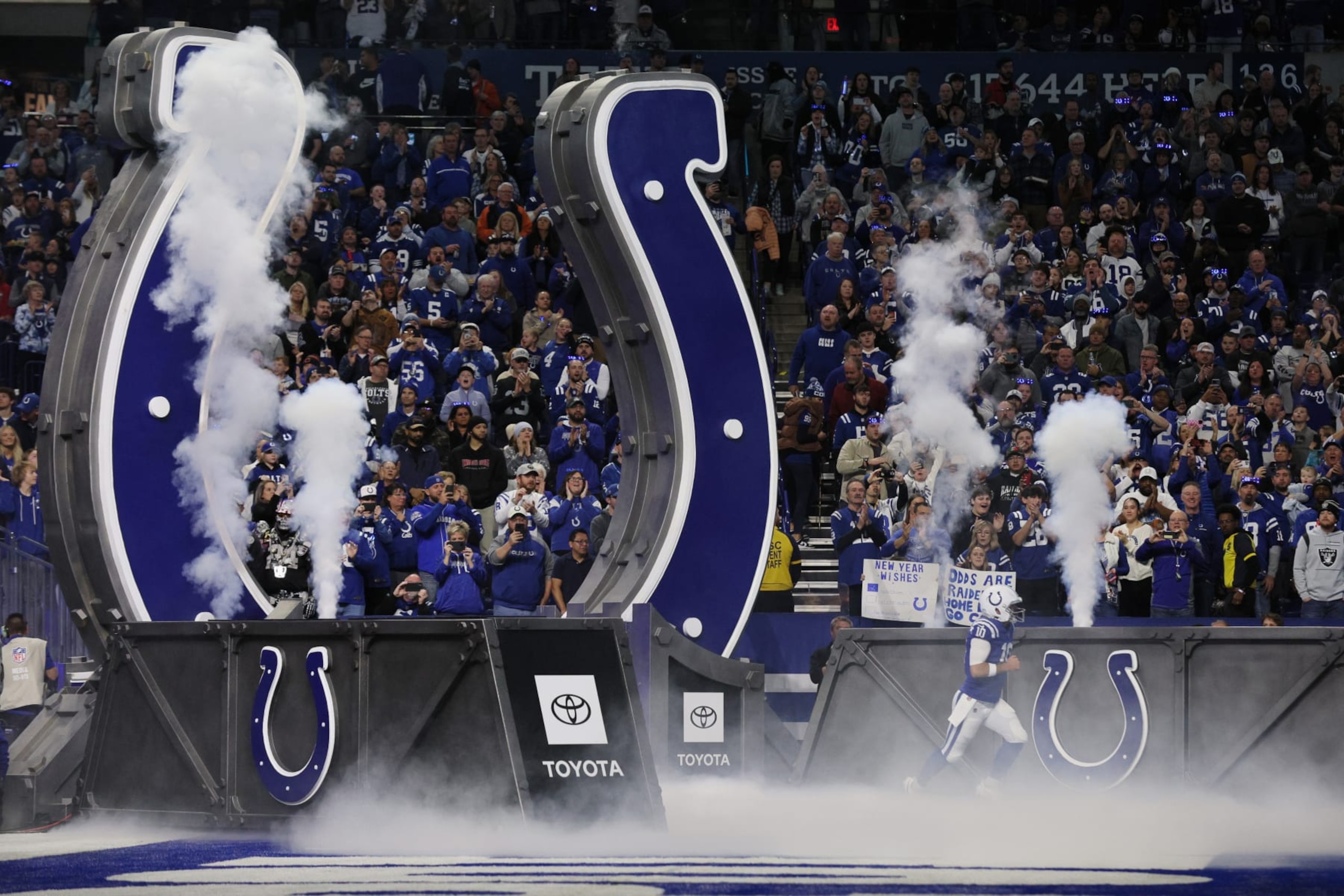 INDIANAPOLIS, INDIANA - DECEMBER 31: Gardner Minshew #10 of the Indianapolis Colts runs onto the field before the game against the Las Vegas Raiders at Lucas Oil Stadium on December 31, 2023 in Indianapolis, Indiana. (Photo by Andy Lyons/Getty Images)