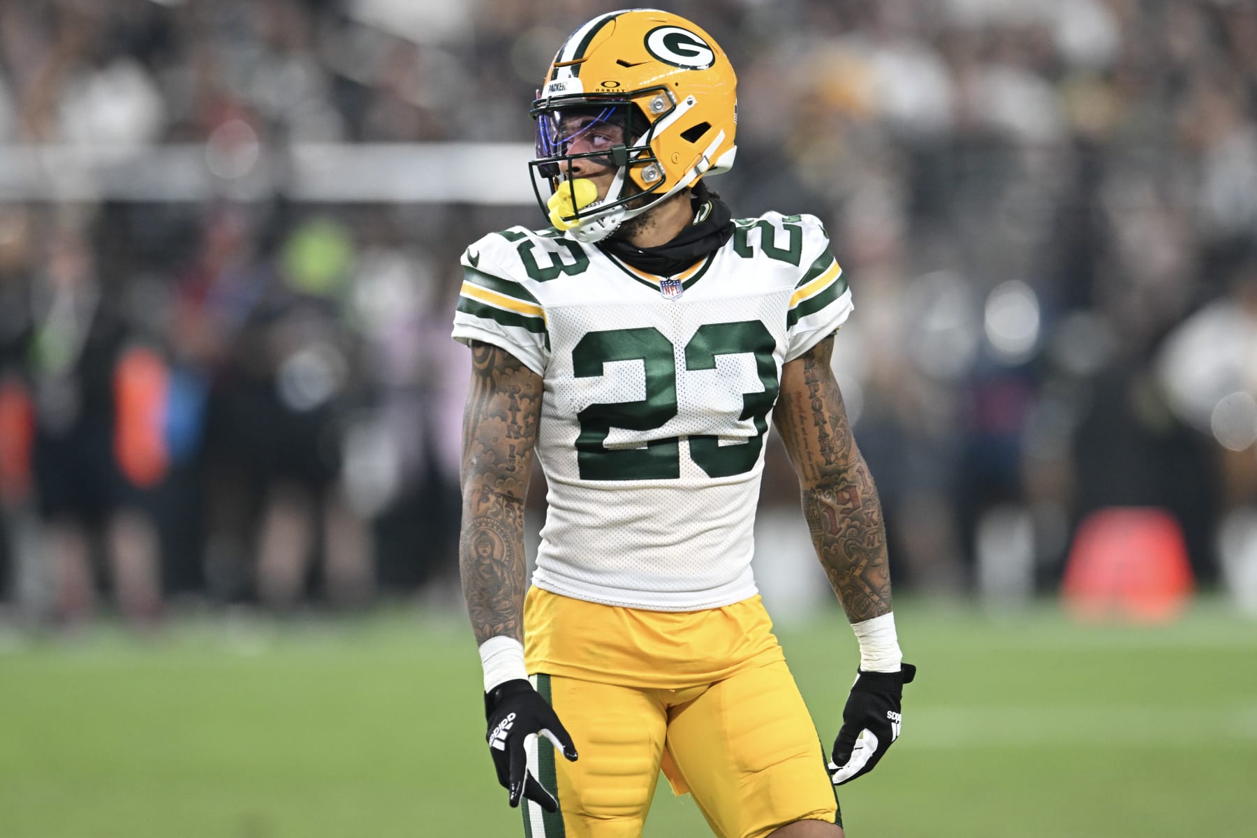 LAS VEGAS, NEVADA - OCTOBER 09: Cornerback Jaire Alexander #23 of the Green Bay Packers looks down field against the Las Vegas Raiders in the fourth quarter at Allegiant Stadium on October 09, 2023 in Las Vegas, Nevada. The Raiders defeated the Packers 17-13. (Photo by Candice Ward/Getty Images)