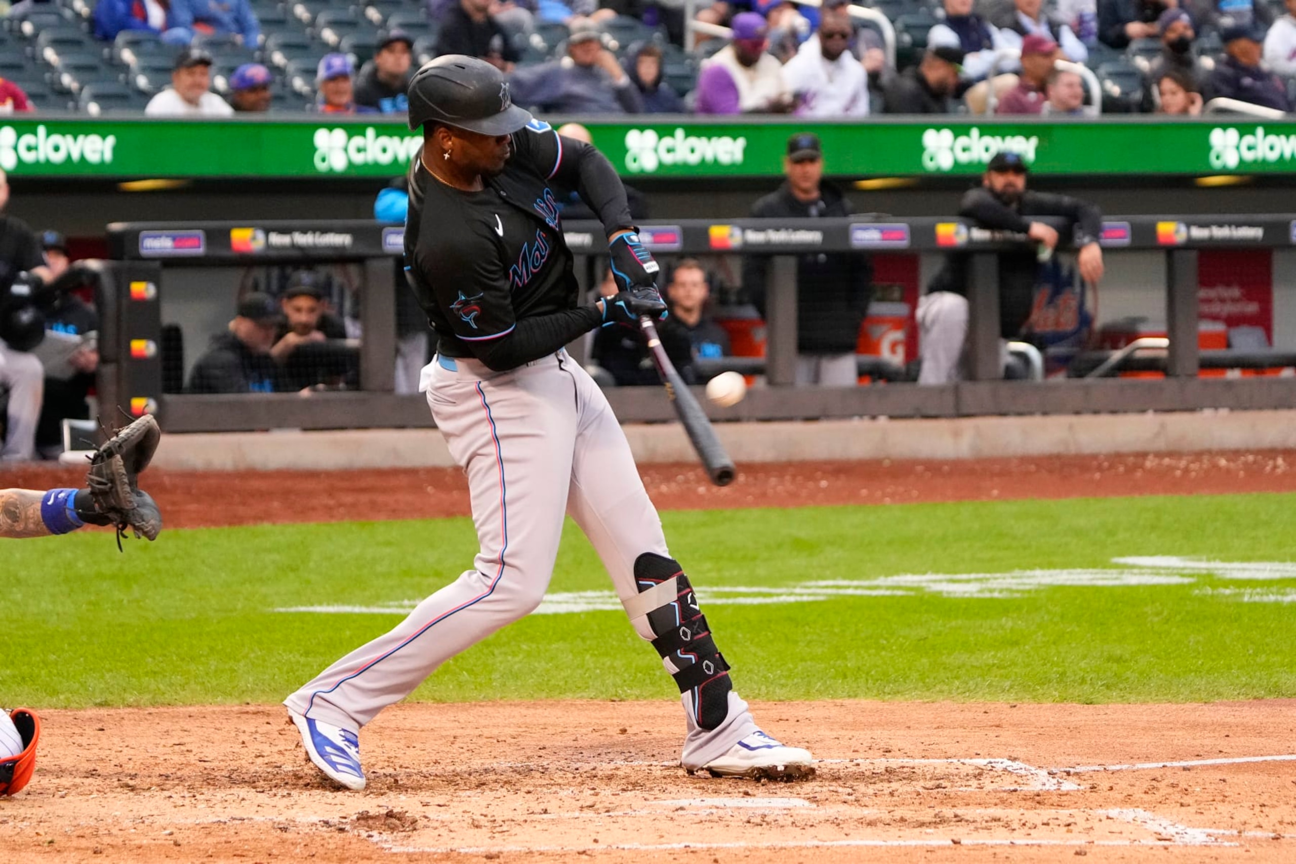 FLUSHING, NY - SEPTEMBER 27: Miami Marlins Right Fielder Jorge Soler (12) hits an RBI single during the seventh inning of the Major League Baseball game between the Miami Marlins and New York Mets on September 27, 2023, at Citi Field in Flushing, NY. (Photo by Gregory Fisher/Icon Sportswire via Getty Images)