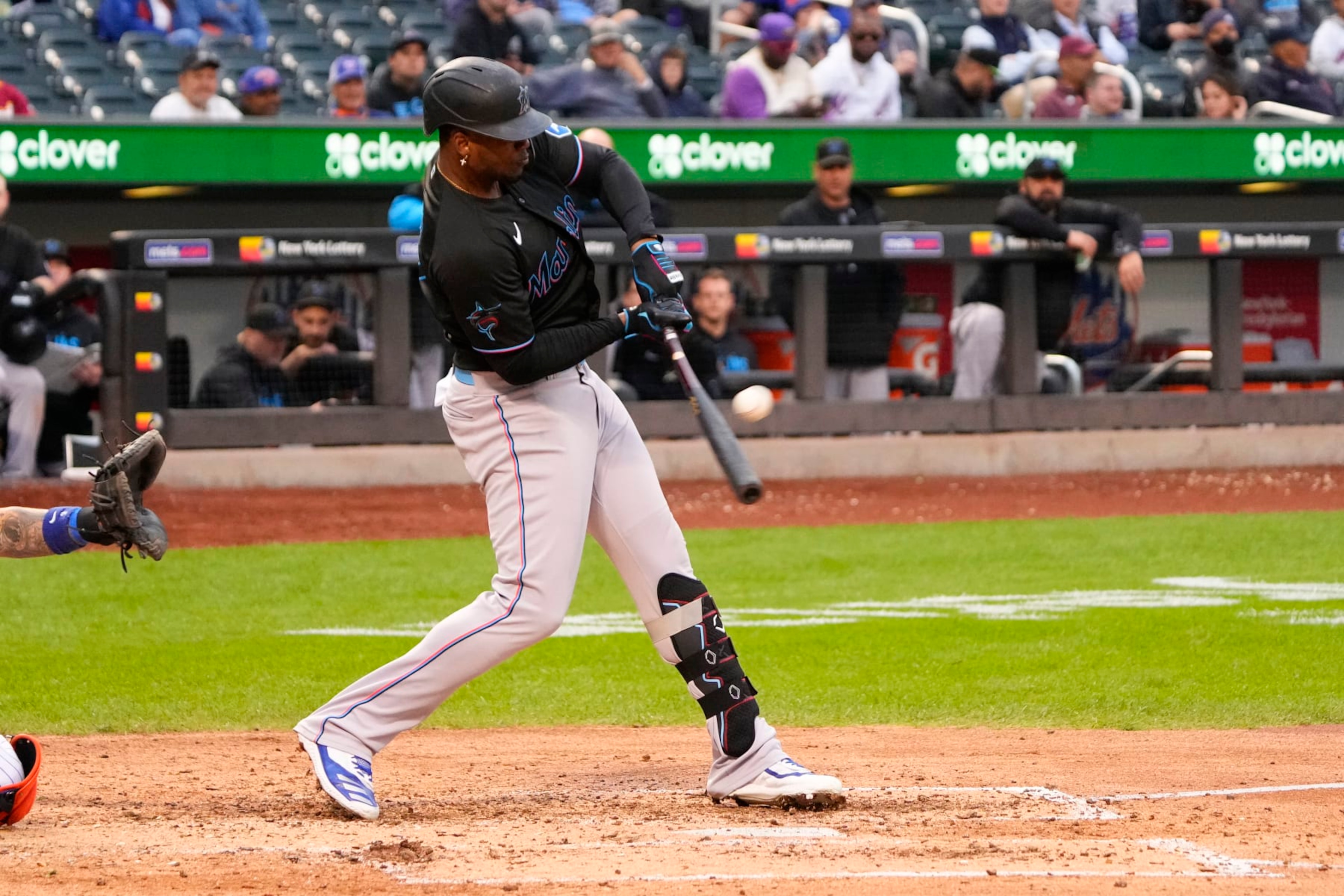 FLUSHING, NY - SEPTEMBER 27: Miami Marlins Right Fielder Jorge Soler (12) hits an RBI single during the seventh inning of the Major League Baseball game between the Miami Marlins and New York Mets on September 27, 2023, at Citi Field in Flushing, NY. (Photo by Gregory Fisher/Icon Sportswire via Getty Images)