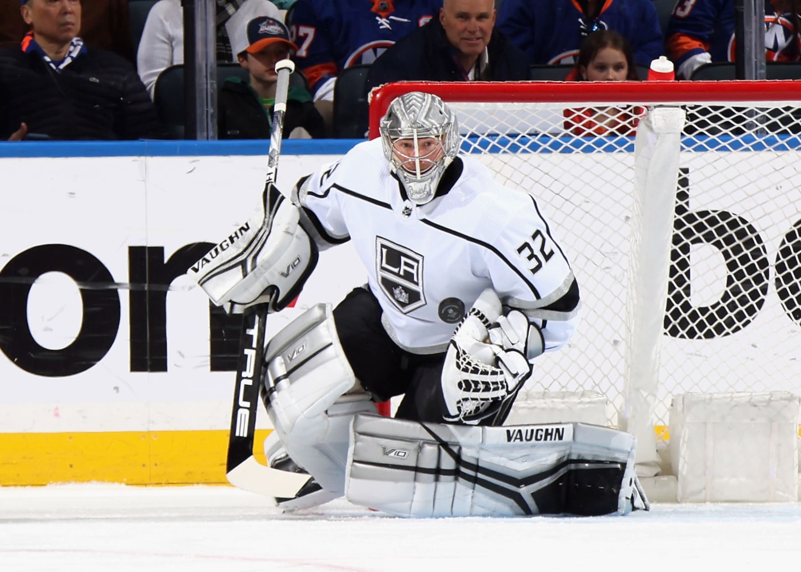 ELMONT, NEW YORK - FEBRUARY 24: Jonathan Quick #32 of the Los Angeles Kings tends net against the New York Islanders during the first period at the UBS Arena on February 24, 2023 in Elmont, New York. (Photo by Bruce Bennett/Getty Images)