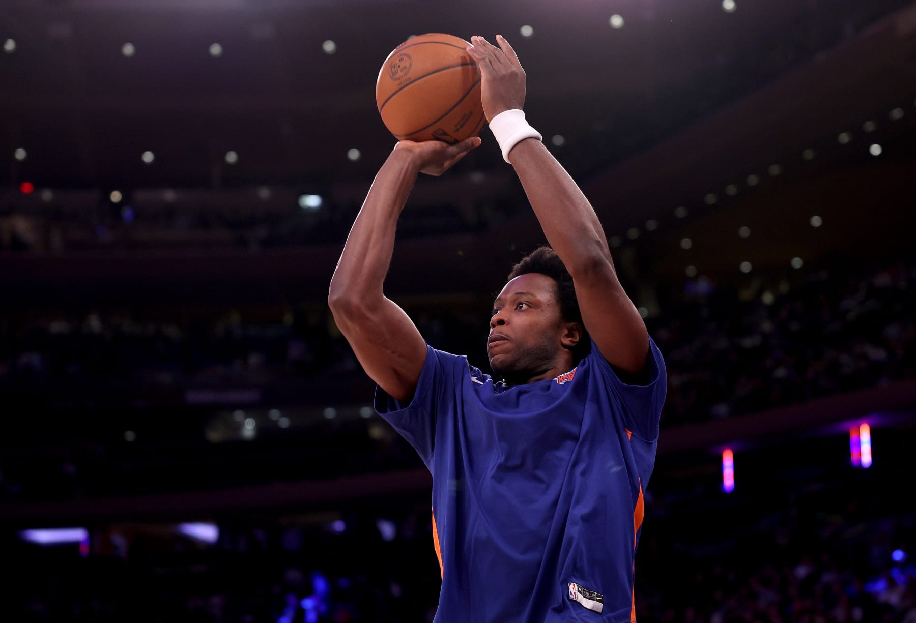 NEW YORK, NEW YORK - JANUARY 03: OG Anunoby #8 of the New York Knicks warms up before the game against the Chicago Bulls at Madison Square Garden on January 03, 2024 in New York City. NOTE TO USER: User expressly acknowledges and agrees that, by downloading and or using this photograph, User is consenting to the terms and conditions of the Getty Images License Agreement. (Photo by Elsa/Getty Images)