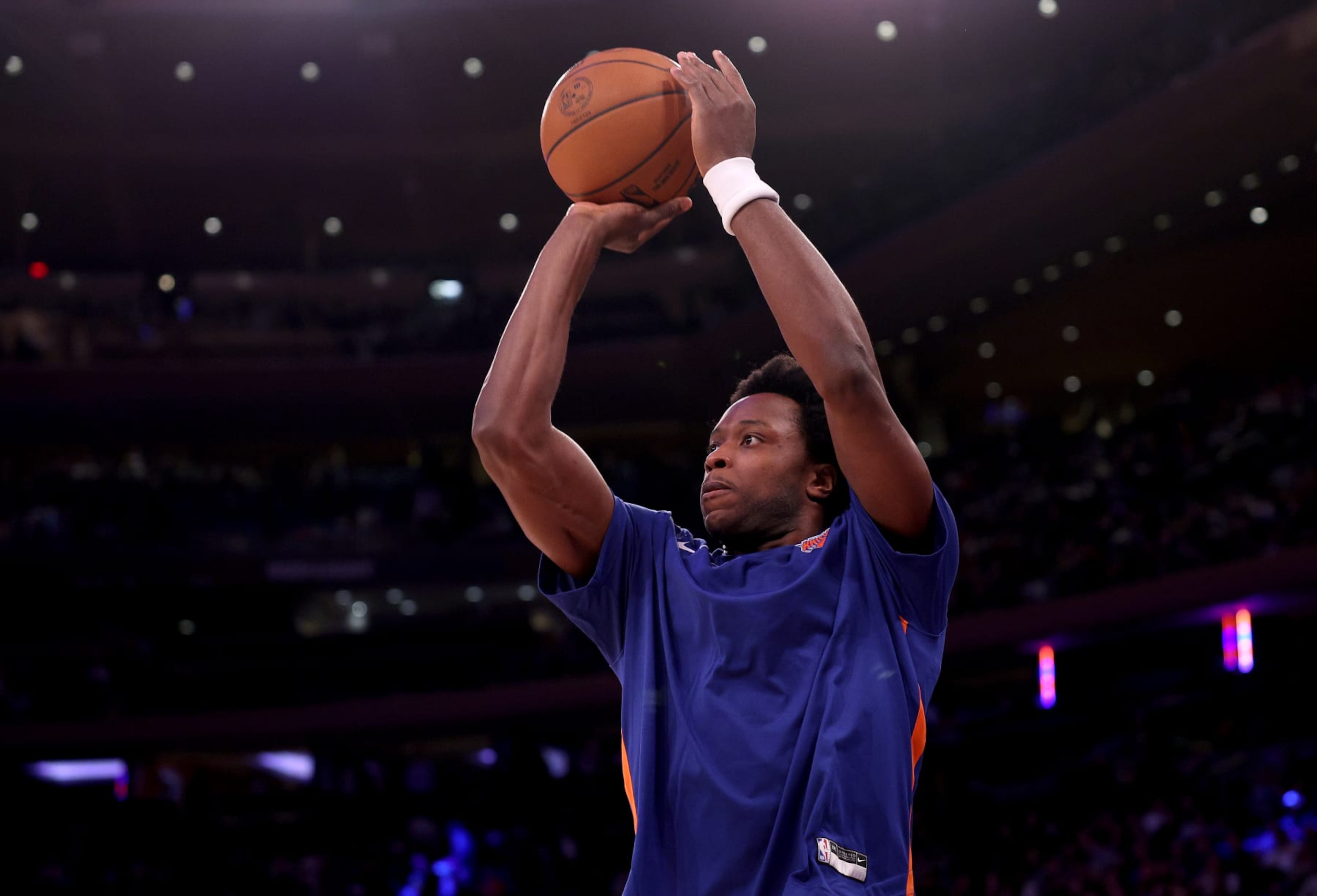 NEW YORK, NEW YORK - JANUARY 03: OG Anunoby #8 of the New York Knicks warms up before the game against the Chicago Bulls at Madison Square Garden on January 03, 2024 in New York City. NOTE TO USER: User expressly acknowledges and agrees that, by downloading and or using this photograph, User is consenting to the terms and conditions of the Getty Images License Agreement. (Photo by Elsa/Getty Images)