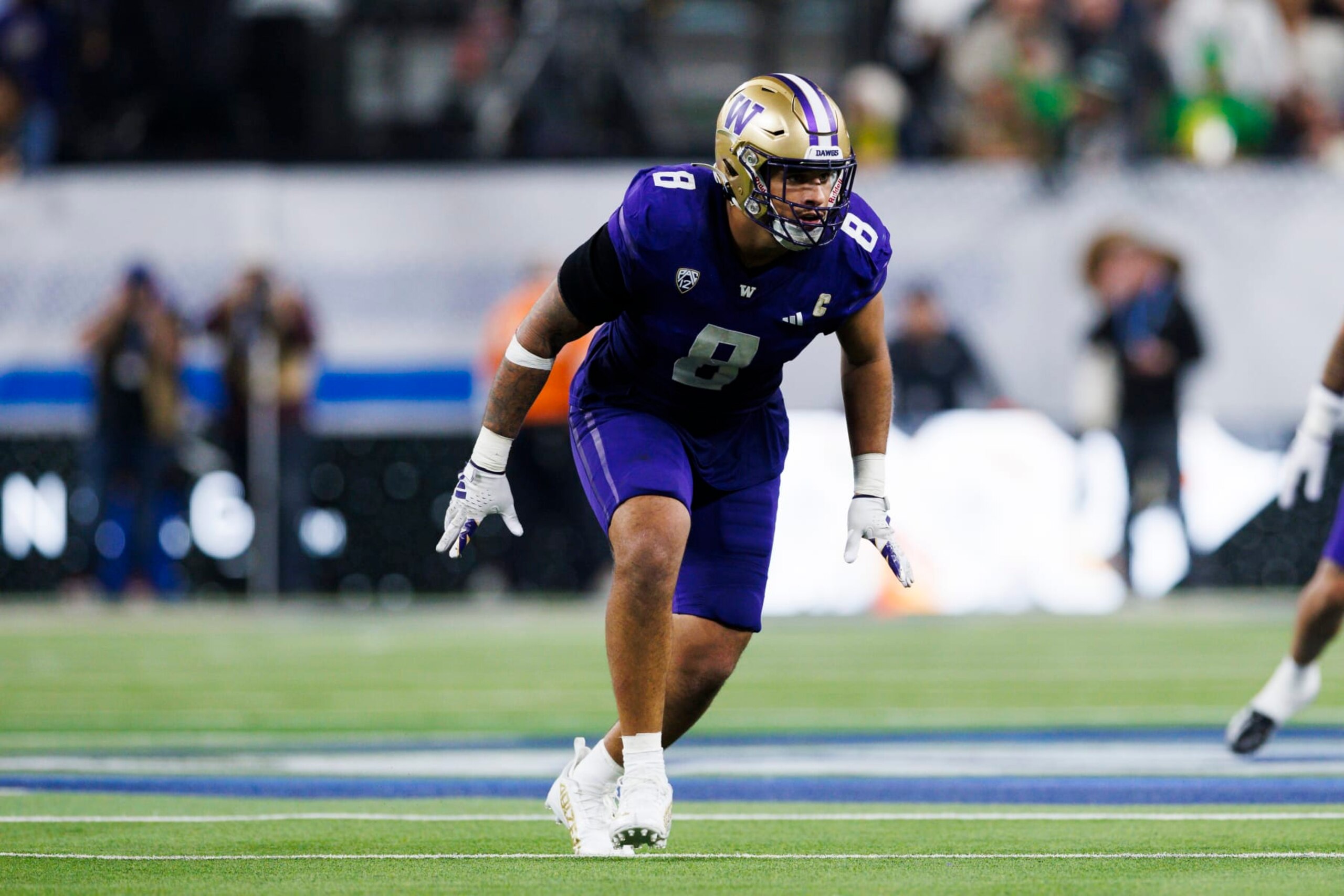 LAS VEGAS, NEVADA - DECEMBER 1: Bralen Trice #8 of the Washington Huskies rushes the edge against the Oregon Ducks during the Pac-12 Championship at Allegiant Stadium on December 1, 2023 in Las Vegas, Nevada. (Photo by Ric Tapia/Getty Images) LAS VEGAS, NEVADA - DECEMBER 1: Bralen Trice #8 of the Washington Huskies rushes the edge against the Oregon Ducks during the Pac-12 Championship at Allegiant Stadium on December 1, 2023 in Las Vegas, Nevada. (Photo by Ric Tapia/Getty Images)