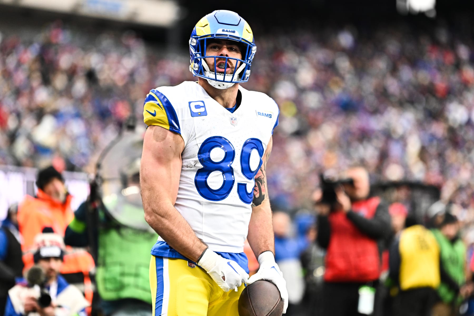 EAST RUTHERFORD, NEW JERSEY - DECEMBER 31: Tyler Higbee #89 of the Los Angeles Rams celebrates after a first down during the first quarter against the New York Giants at MetLife Stadium on December 31, 2023 in East Rutherford, New Jersey. (Photo by Mike Lawrence/Getty Images)