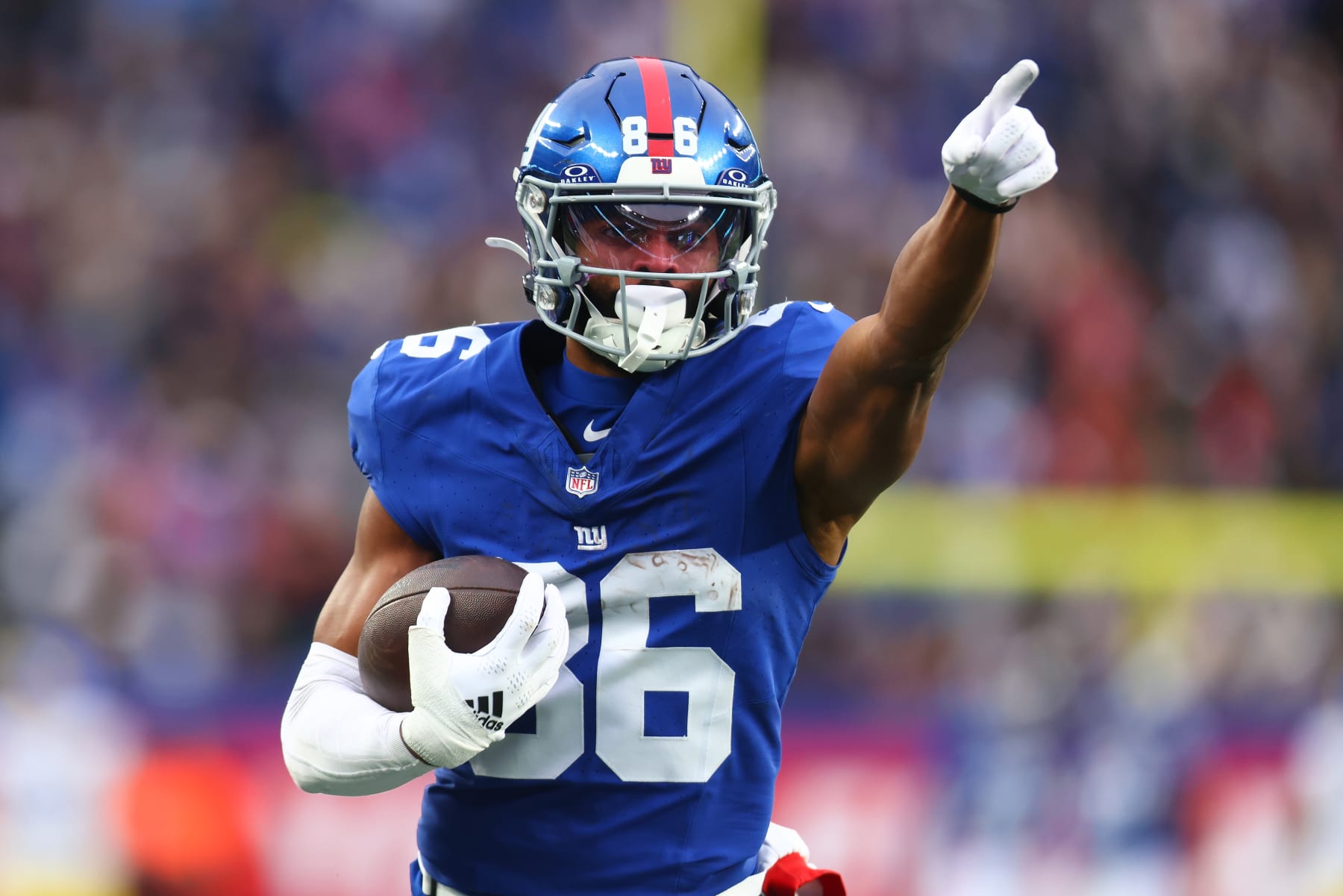 EAST RUTHERFORD, NEW JERSEY - DECEMBER 31: Darius Slayton #86 of the New York Giants catches a touchdown pass against the Los Angeles Rams at MetLife Stadium on December 31, 2023 in East Rutherford, New Jersey. Los Angeles Rams defeated the New York Giants 26-25. (Photo by Mike Stobe/Getty Images)