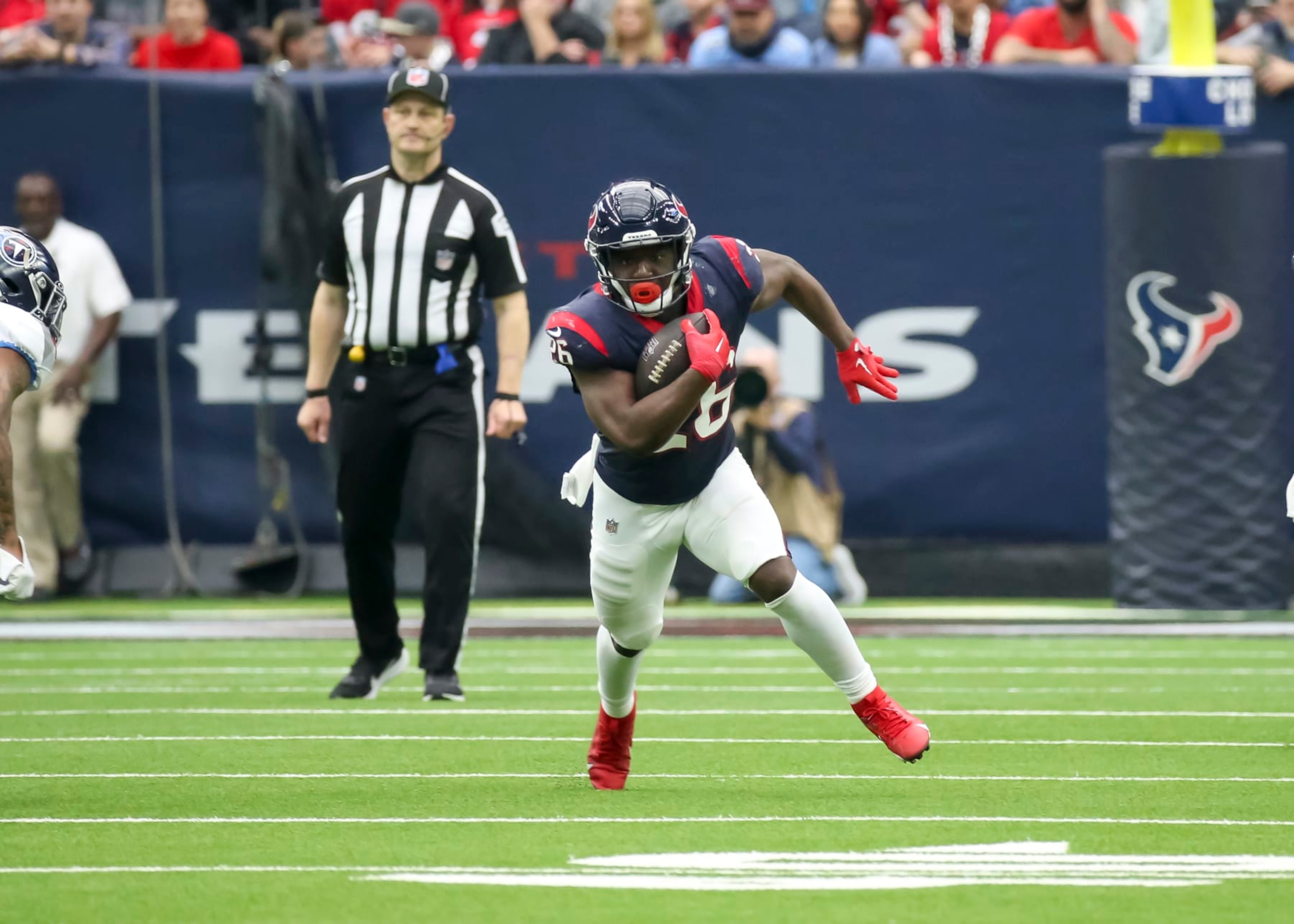 HOUSTON, TX - DECEMBER 31:  Houston Texans running back Devin Singletary (26) carries the ball in the second quarter during the NFL game between the Tennessee Titans and Houston Texans at NRG Stadium on December 31, 2023 in Houston, Texas.  (Photo by Leslie Plaza Johnson/Icon Sportswire via Getty Images)