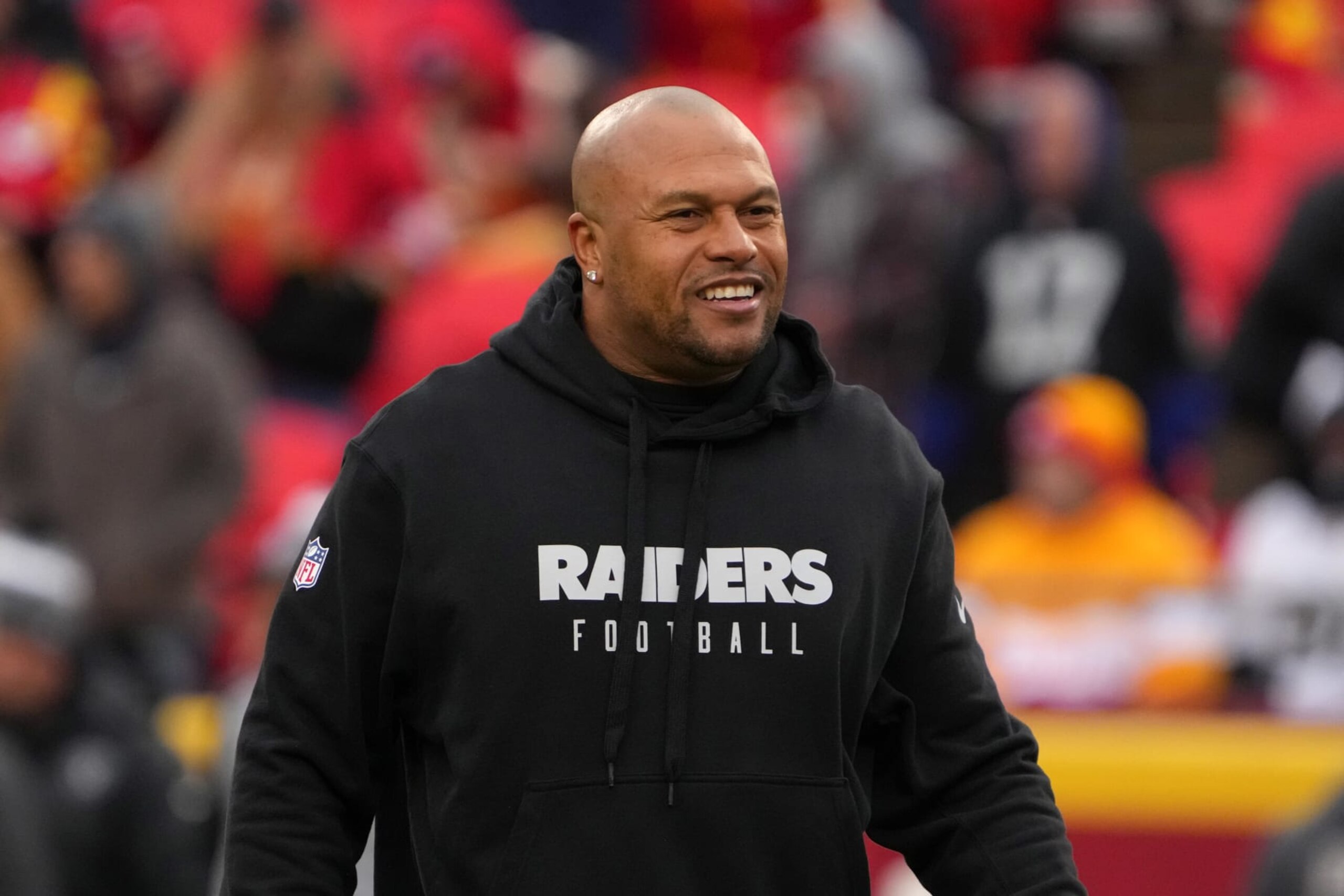 KANSAS CITY, MISSOURI - DECEMBER 25: Las Vegas Raiders coach Antonio Pierce reacts during an NFL football game against the Kansas City Chiefs on December 25, 2023 in Kansas City, Missouri.. The Raiders defeated the Chiefs 20-14.  (Photo by Kirby Lee/Getty Images)