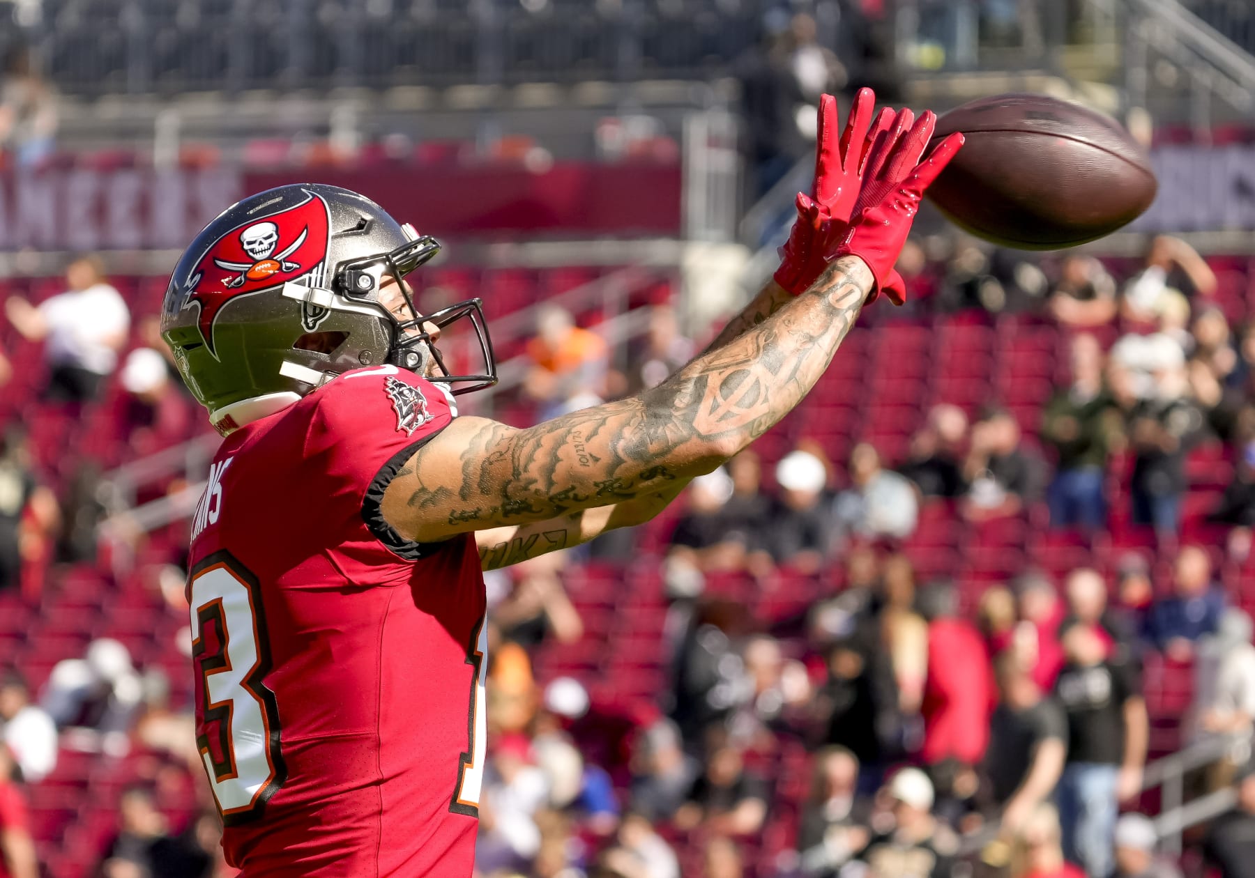 TAMPA, FL - DECEMBER 31: Tampa Bay Buccaneers wide receiver Mike Evans (13) during the NFL Football match between the Tampa Bay Bucs and New Orleans Saints on December 31st, 2023 at Raymond James Stadium, Tampa FL. (Photo by Andrew Bershaw/Icon Sportswire via Getty Images)