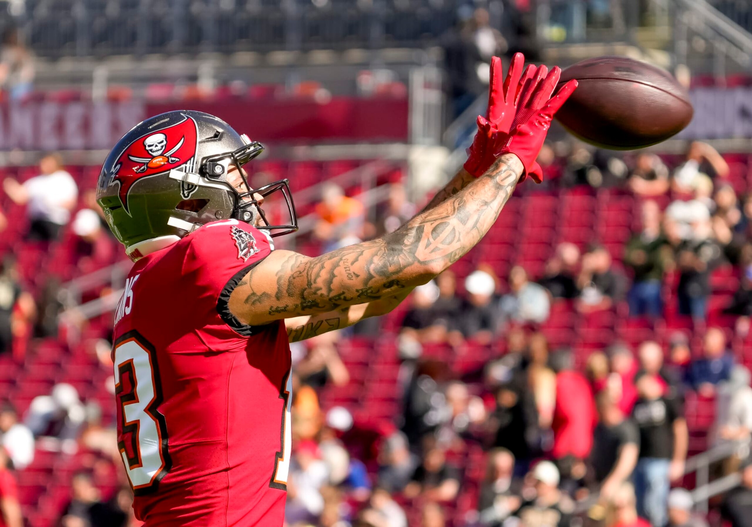 TAMPA, FL - DECEMBER 31: Tampa Bay Buccaneers wide receiver Mike Evans (13) during the NFL Football match between the Tampa Bay Bucs and New Orleans Saints on December 31st, 2023 at Raymond James Stadium, Tampa FL. (Photo by Andrew Bershaw/Icon Sportswire via Getty Images)