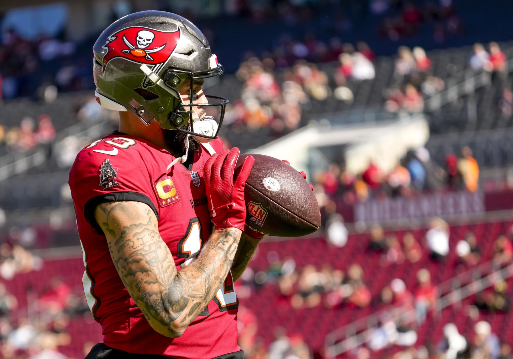 TAMPA, FL - DECEMBER 31: Tampa Bay Buccaneers wide receiver Mike Evans (13) during the NFL Football match between the Tampa Bay Bucs and New Orleans Saints on December 31st, 2023 at Raymond James Stadium, Tampa FL. (Photo by Andrew Bershaw/Icon Sportswire via Getty Images)