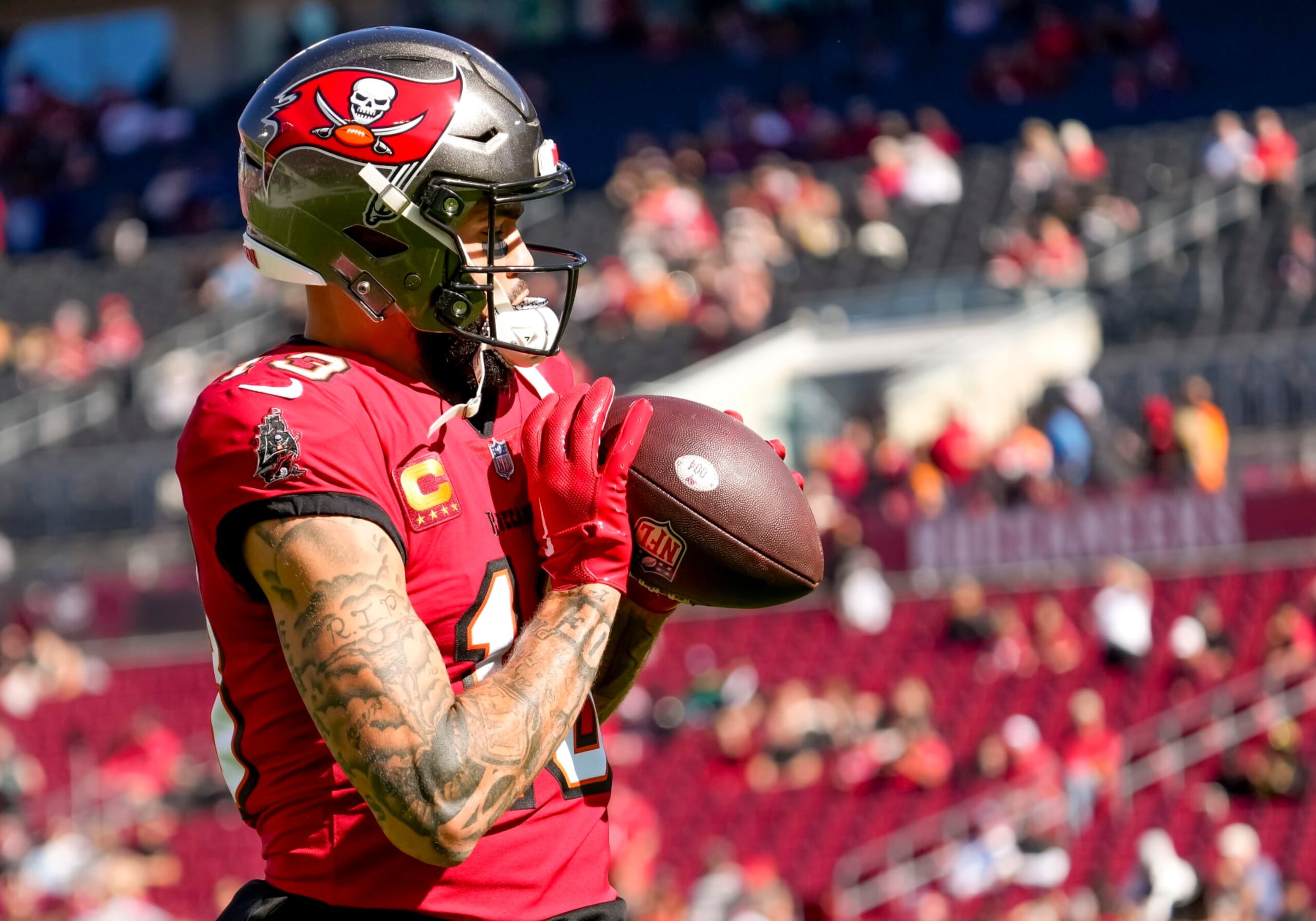 TAMPA, FL - DECEMBER 31: Tampa Bay Buccaneers wide receiver Mike Evans (13) during the NFL Football match between the Tampa Bay Bucs and New Orleans Saints on December 31st, 2023 at Raymond James Stadium, Tampa FL. (Photo by Andrew Bershaw/Icon Sportswire via Getty Images)