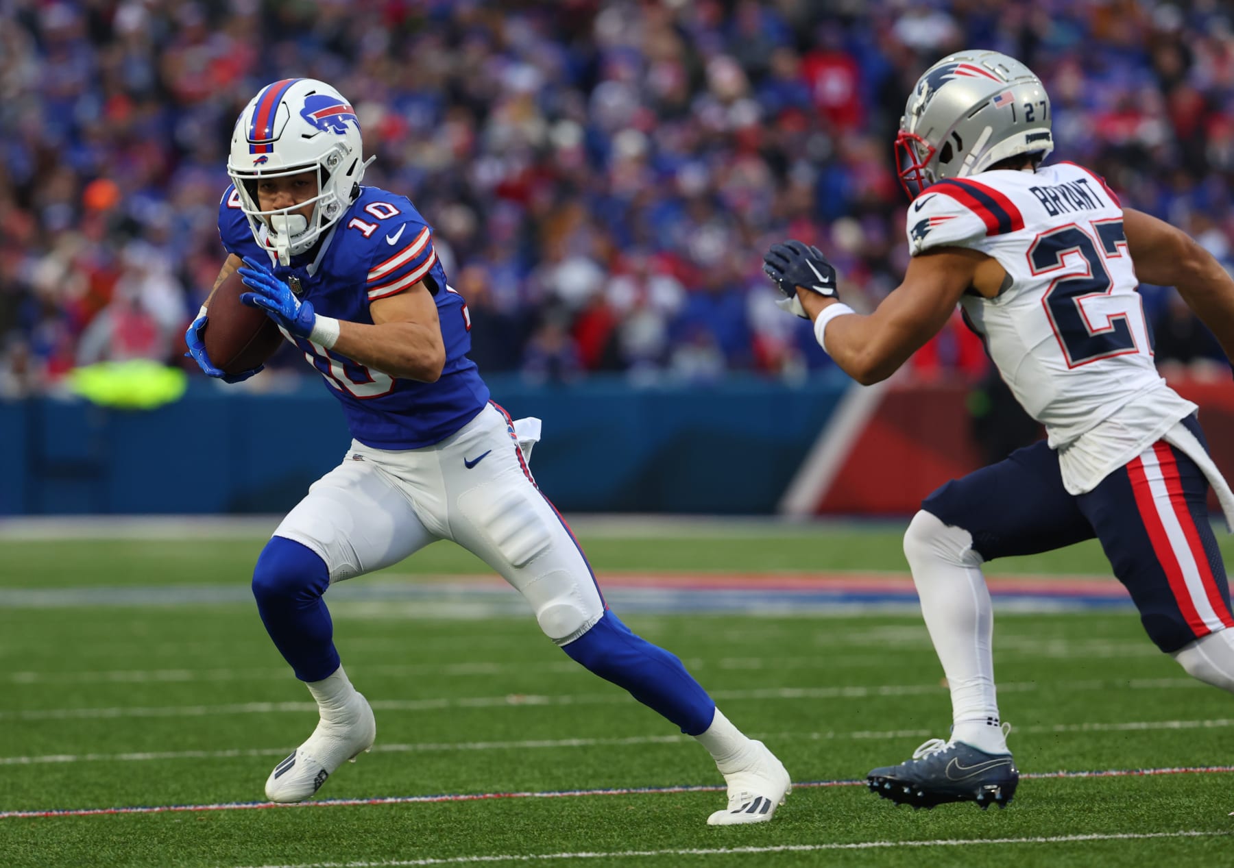 ORCHARD PARK, NEW YORK - DECEMBER 31: Khalil Shakir #10 of the Buffalo Bills runs the ball during a game against the New England Patriots at Highmark Stadium on December 31, 2023 in Orchard Park, New York. (Photo by Timothy T Ludwig/Getty Images)