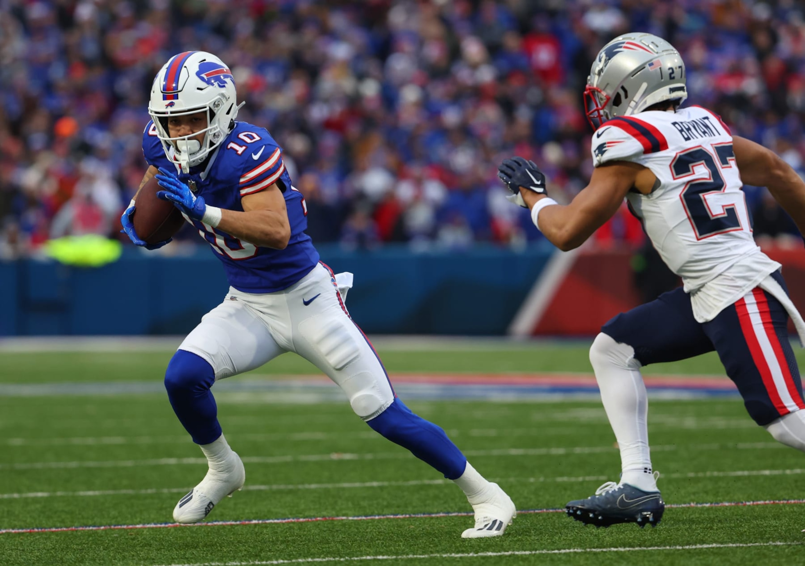 ORCHARD PARK, NEW YORK - DECEMBER 31: Khalil Shakir #10 of the Buffalo Bills runs the ball during a game against the New England Patriots at Highmark Stadium on December 31, 2023 in Orchard Park, New York. (Photo by Timothy T Ludwig/Getty Images)