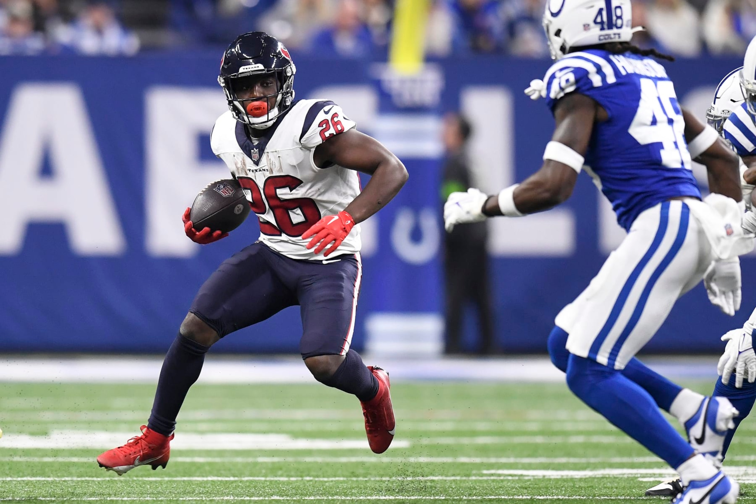 INDIANAPOLIS, IN - JANUARY 06: Houston Texans Running Back Devin Singletary (26) carries during the NFL game between the Houston Texans and the Indianapolis Colts on January 6, 2024, at Lucas Oil Stadium in Indianapolis, Indiana. (Photo by Michael Allio/Icon Sportswire via Getty Images)