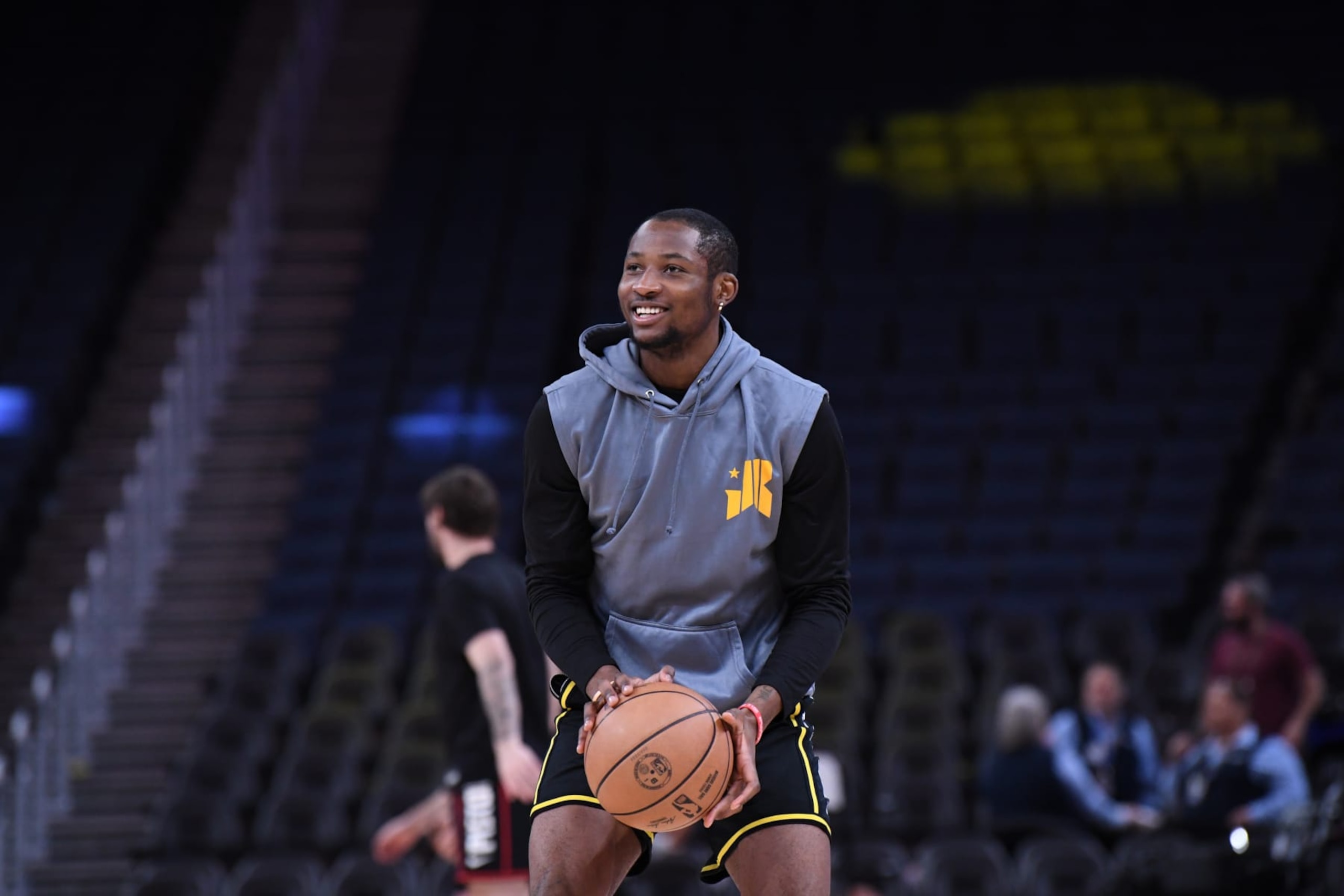 SAN FRANCISCO, CA - JANUARY 5: Jonathan Kuminga #00 of the Golden State Warriors warms up before the game against the Detroit Pistons on January 5, 2024 at Chase Center in San Francisco, California. NOTE TO USER: User expressly acknowledges and agrees that, by downloading and or using this photograph, user is consenting to the terms and conditions of Getty Images License Agreement. Mandatory Copyright Notice: Copyright 2024 NBAE (Photo by Noah Graham/NBAE via Getty Images) SAN FRANCISCO, CA - JANUARY 5: Jonathan Kuminga #00 of the Golden State Warriors warms up before the game against the Detroit Pistons on January 5, 2024 at Chase Center in San Francisco, California. NOTE TO USER: User expressly acknowledges and agrees that, by downloading and or using this photograph, user is consenting to the terms and conditions of Getty Images License Agreement. Mandatory Copyright Notice: Copyright 2024 NBAE (Photo by Noah Graham/NBAE via Getty Images)