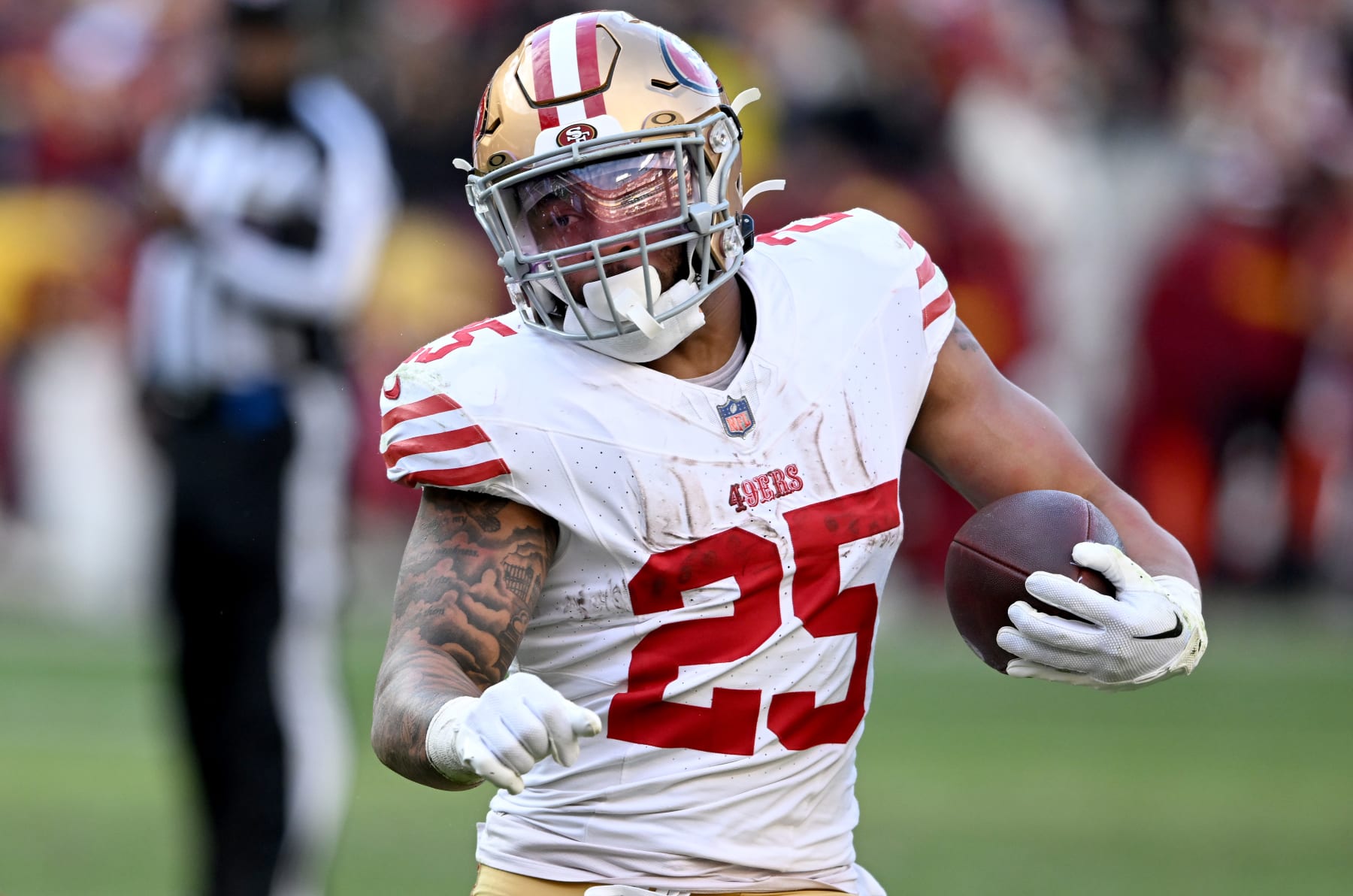 LANDOVER, MARYLAND - DECEMBER 31: Elijah Mitchell #25 of the San Francisco 49ers rushes the ball against the Washington Commanders at FedExField on December 31, 2023 in Landover, Maryland. (Photo by G Fiume/Getty Images)