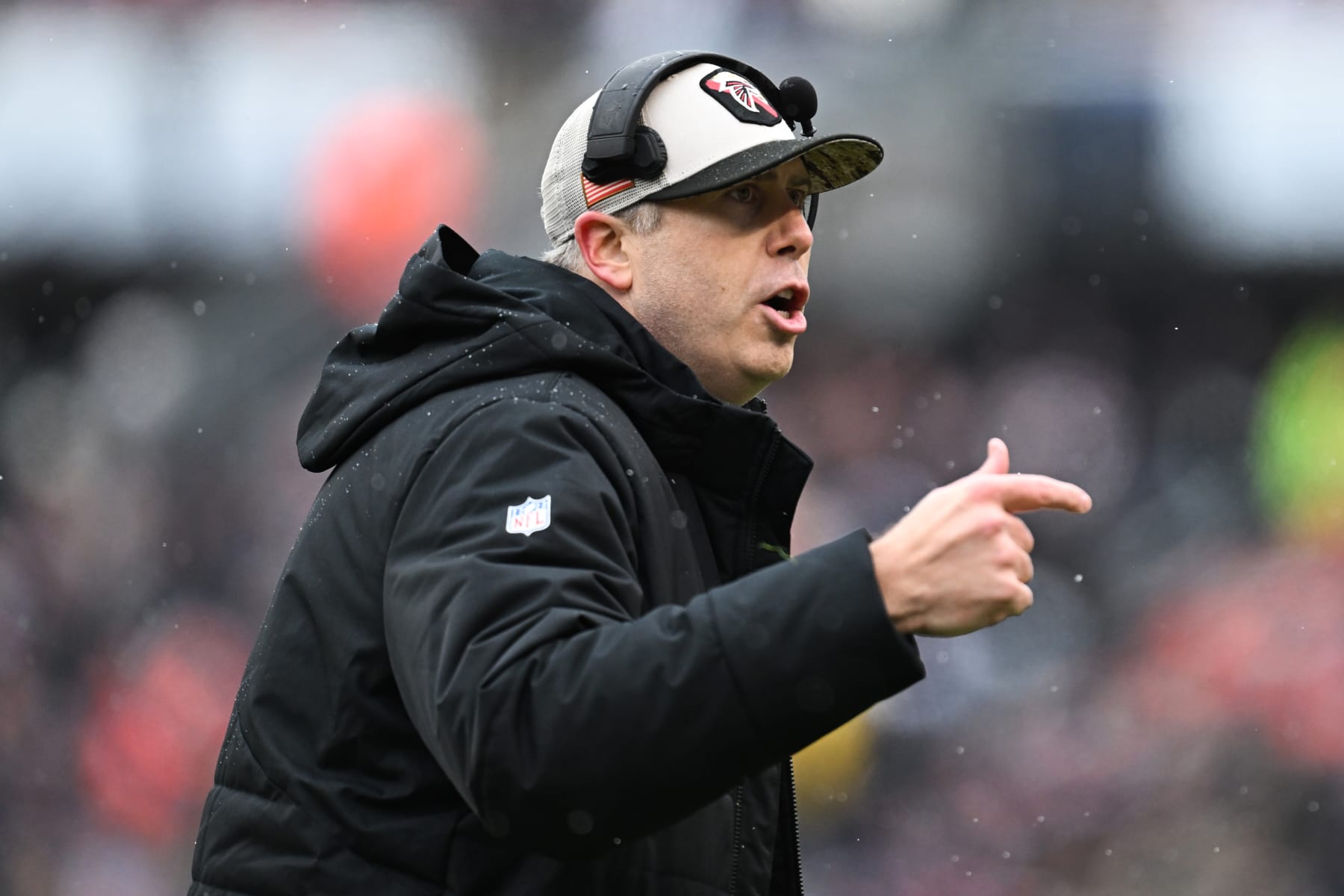 CHICAGO, ILLINOIS - DECEMBER 31: Head coach Arthur Smith of the Atlanta Falcons reacts during the second quarter against the Chicago Bears at Soldier Field on December 31, 2023 in Chicago, Illinois. (Photo by Quinn Harris/Getty Images)