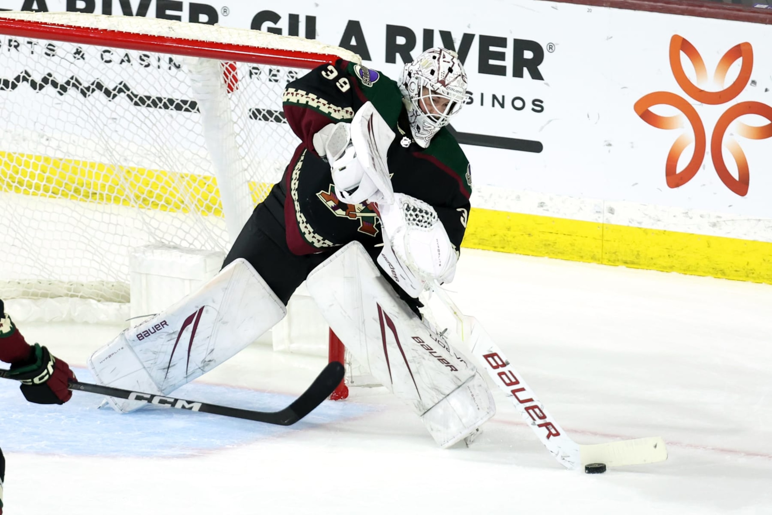 TEMPE, AZ - DECEMBER 07: Arizona Coyotes goaltender Connor Ingram (39) makes a pass against the Philadelphia Flyers during the second period of a hockey game between the Philadelphia Flyers and the Arizona Coyotes on December 7, 2023, at Mullett Arena in Tempe, AZ. (Photo by Zac BonDurant/Icon Sportswire via Getty Images)