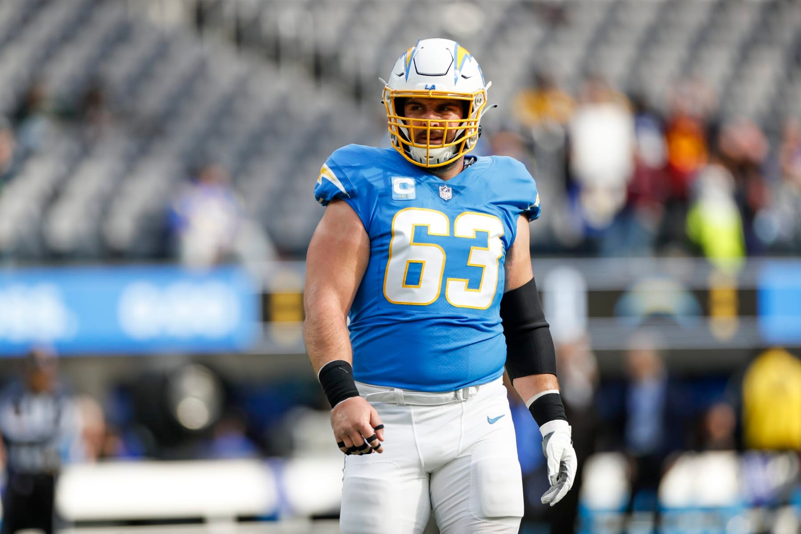 INGLEWOOD, CA - JANUARY 01: Los Angeles Chargers center Corey Linsley (63) warms up prior to an NFL regular season game between the Los Angeles Rams and the Los Angeles Chargers on January 01, 2023, at SoFi Stadium in Inglewood, CA. (Photo by Brandon Sloter/Icon Sportswire via Getty Images)