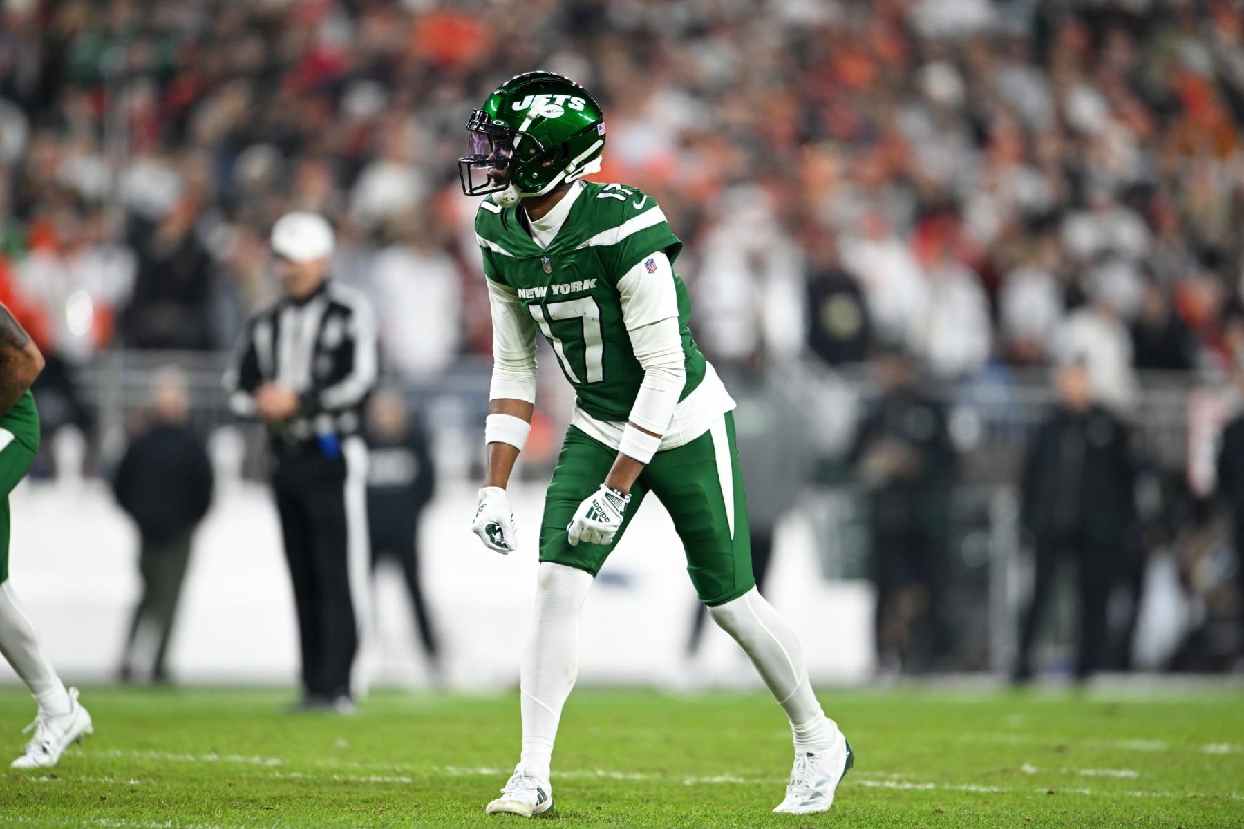 CLEVELAND, OHIO - DECEMBER 28: Garrett Wilson #17 of the New York Jets waits for the snap during the first half against the Cleveland Browns at Cleveland Browns Stadium on December 28, 2023 in Cleveland, Ohio. (Photo by Nick Cammett/Diamond Images via Getty Images)
