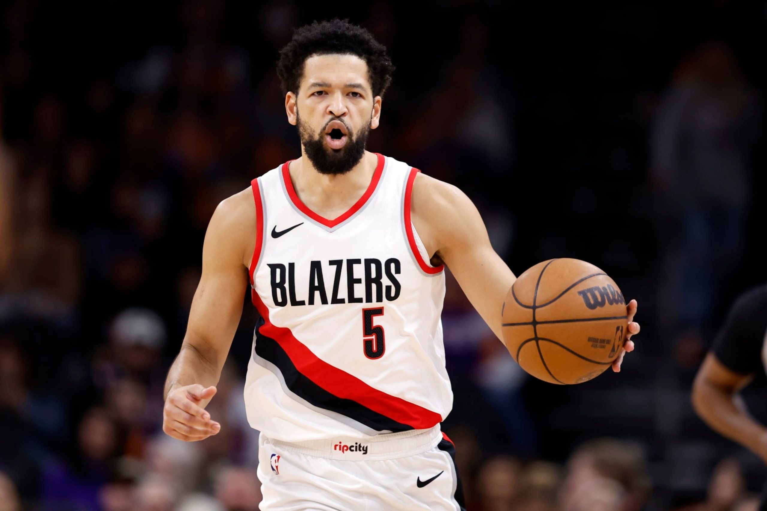 PHOENIX, ARIZONA - JANUARY 01: Skylar Mays #5 of the Portland Trail Blazers controls the ball during the game against the Phoenix Suns at Footprint Center on January 01, 2024 in Phoenix, Arizona. The Suns defeated the Trail Blazers 109-88. NOTE TO USER: User expressly acknowledges and agrees that, by downloading and or using this photograph, User is consenting to the terms and conditions of the Getty Images License Agreement. (Photo by Chris Coduto/Getty Images) PHOENIX, ARIZONA - JANUARY 01: Skylar Mays #5 of the Portland Trail Blazers controls the ball during the game against the Phoenix Suns at Footprint Center on January 01, 2024 in Phoenix, Arizona. The Suns defeated the Trail Blazers 109-88. NOTE TO USER: User expressly acknowledges and agrees that, by downloading and or using this photograph, User is consenting to the terms and conditions of the Getty Images License Agreement. (Photo by Chris Coduto/Getty Images)