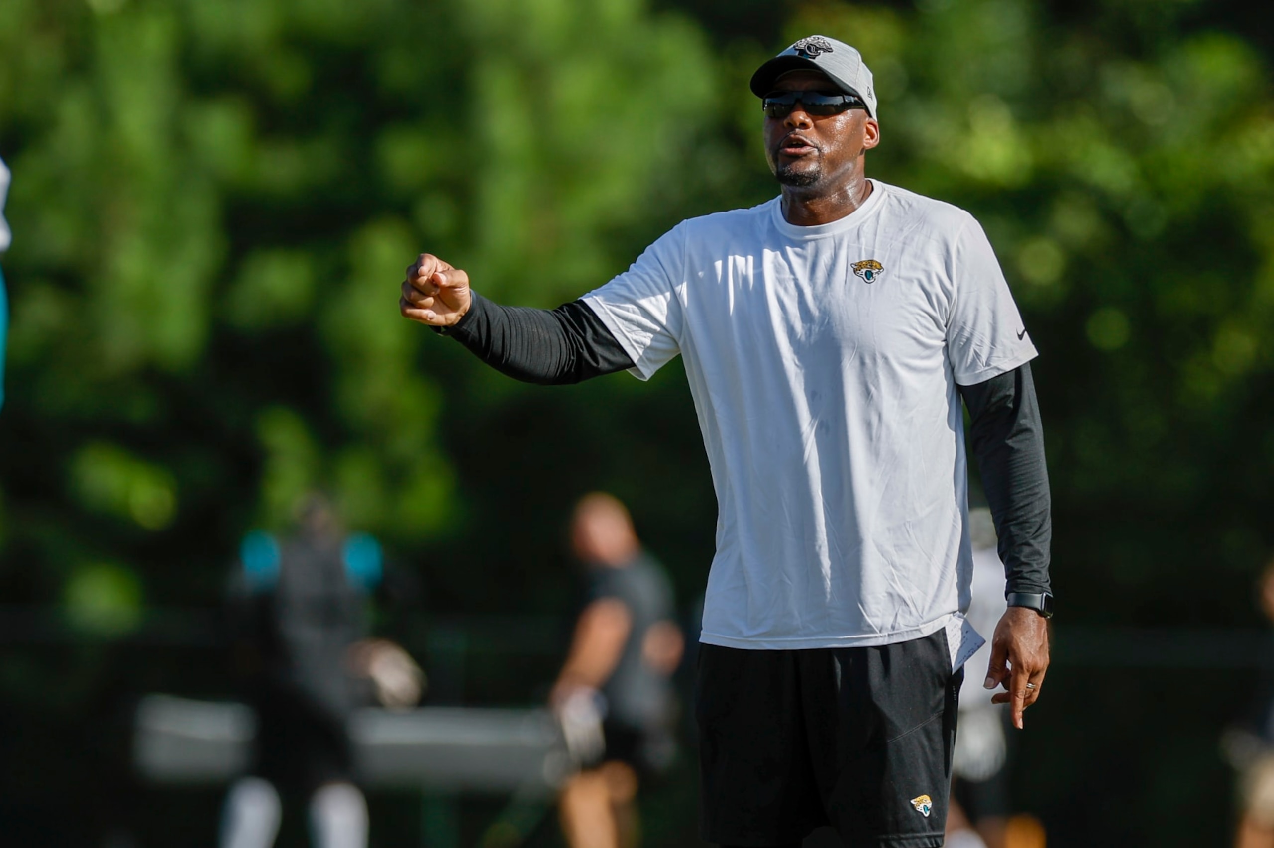 JACKSONVILLE, FL - JULY 28: Jacksonville Jaguars Defensive Coordinator Mike Caldwell during training camp on July 28, 2022 at Episcopal School of Jacksonville in Jacksonville, Fl. (Photo by David Rosenblum/Icon Sportswire via Getty Images)