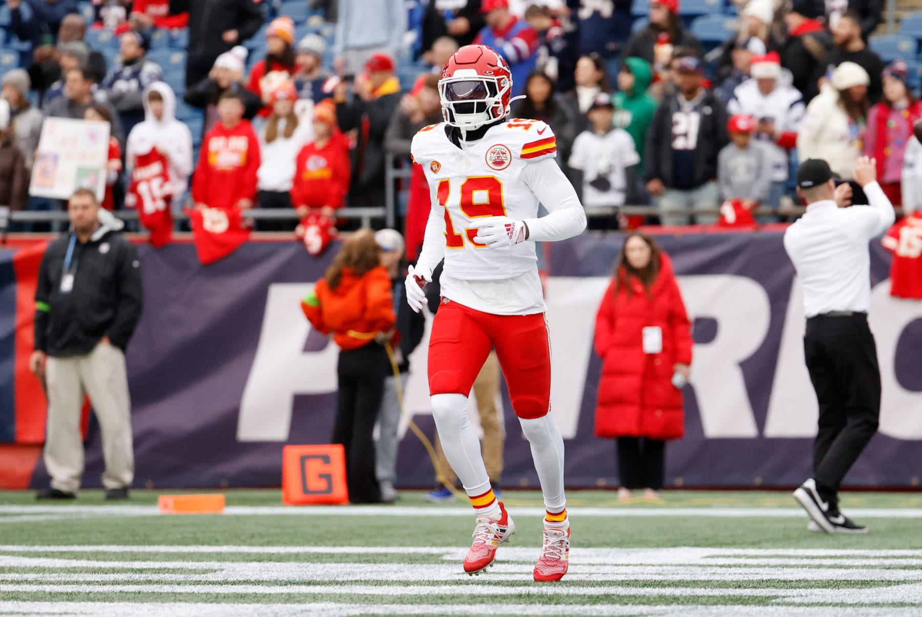 FOXBOROUGH, MA - DECEMBER 17: Kansas City Chiefs wide receiver Kadarius Toney (19) in warm up before a game between the New England Patriots and the Kansas City Chiefs on December 17, 2023, at Gillette Stadium in Foxborough, Massachusetts. (Photo by Fred Kfoury III/Icon Sportswire via Getty Images)