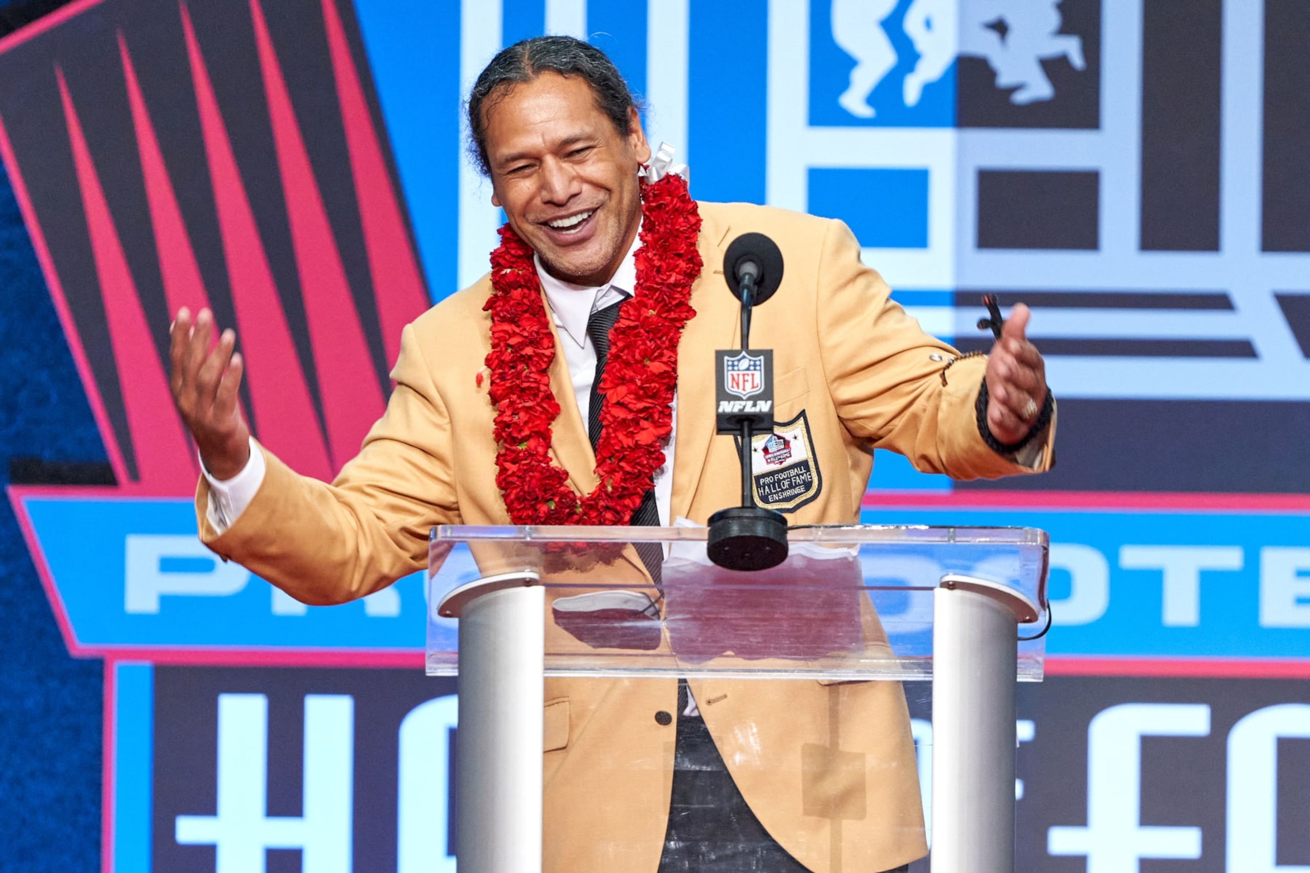 CANTON, OH - AUGUST 07: Class of 2020 member Troy Polamalu speaks during the Pro Football HOF Centennial Class of 2020 enshrinement ceremonies on August 7, 2021 at Tom Benson Hall of Fame Stadium, in Canton, OH. (Photo by MSA/Icon Sportswire via Getty Images)