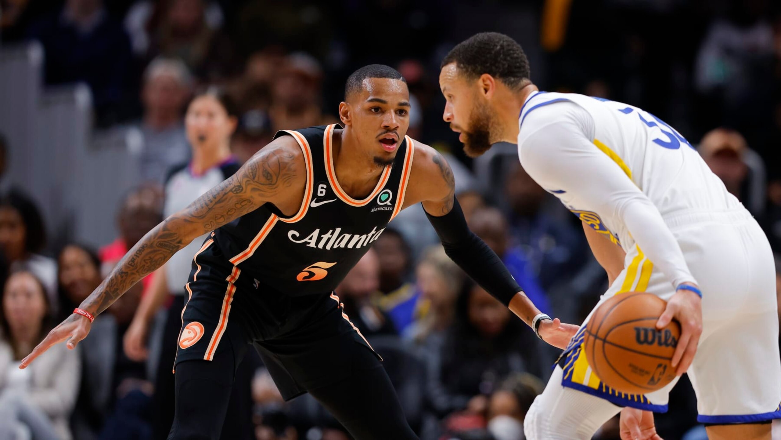 ATLANTA, GA - MARCH 17: Dejounte Murray #5 of the Atlanta Hawks defends against Stephen Curry #30 of the Golden State Warriors during the first half at State Farm Arena on March 17, 2023 in Atlanta, Georgia. NOTE TO USER: User expressly acknowledges and agrees that, by downloading and or using this photograph, User is consenting to the terms and conditions of the Getty Images License Agreement. (Photo by Todd Kirkland/Getty Images)