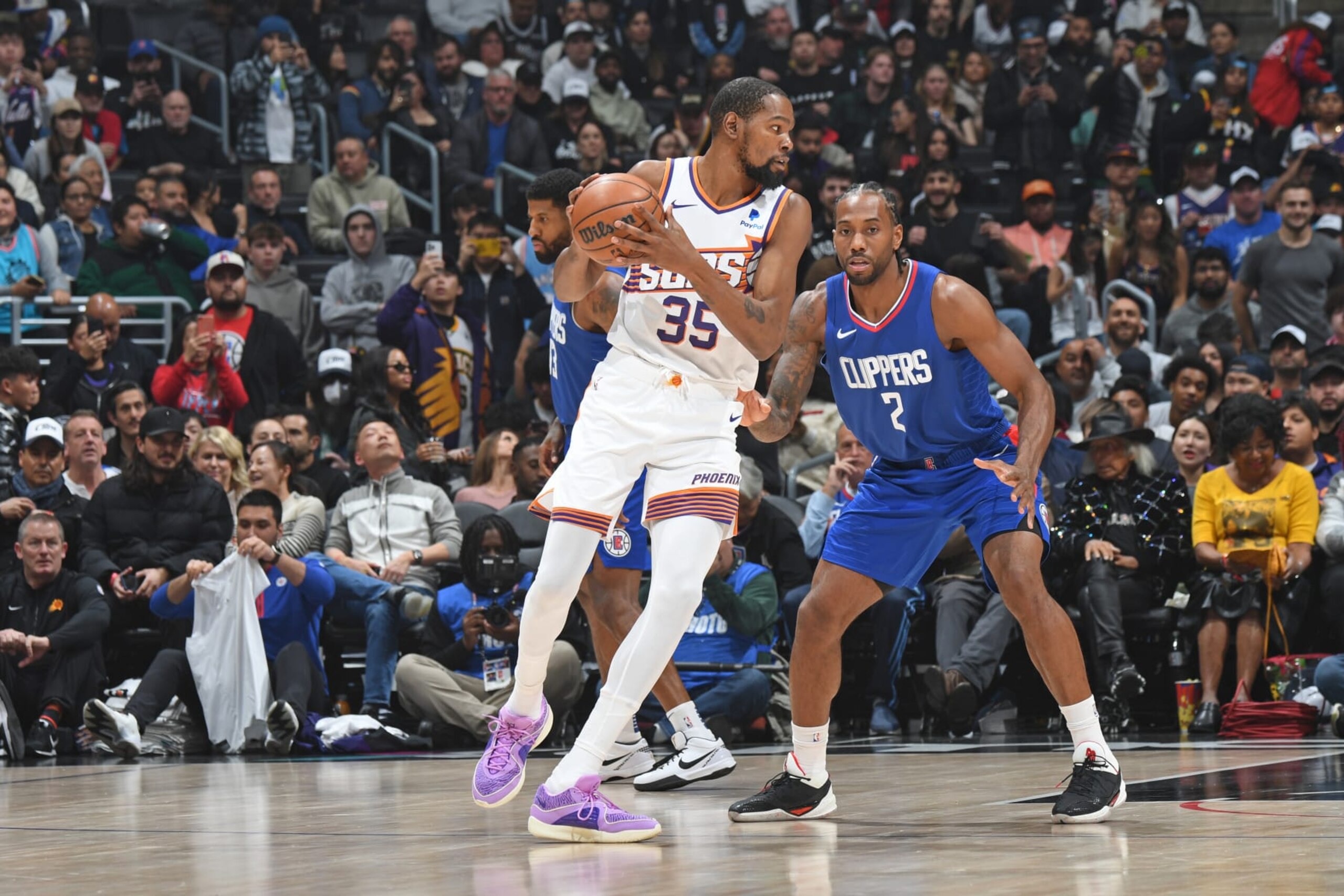 LOS ANGELES, CA - JANUARY 8: Kevin Durant #35 of the Phoenix Suns handles the ball during the game against the LA Clippers on January 8, 2024 at Crypto.Com Arena in Los Angeles, California. NOTE TO USER: User expressly acknowledges and agrees that, by downloading and/or using this Photograph, user is consenting to the terms and conditions of the Getty Images License Agreement. Mandatory Copyright Notice: Copyright 2024 NBAE (Photo by Andrew D. Bernstein/NBAE via Getty Images)