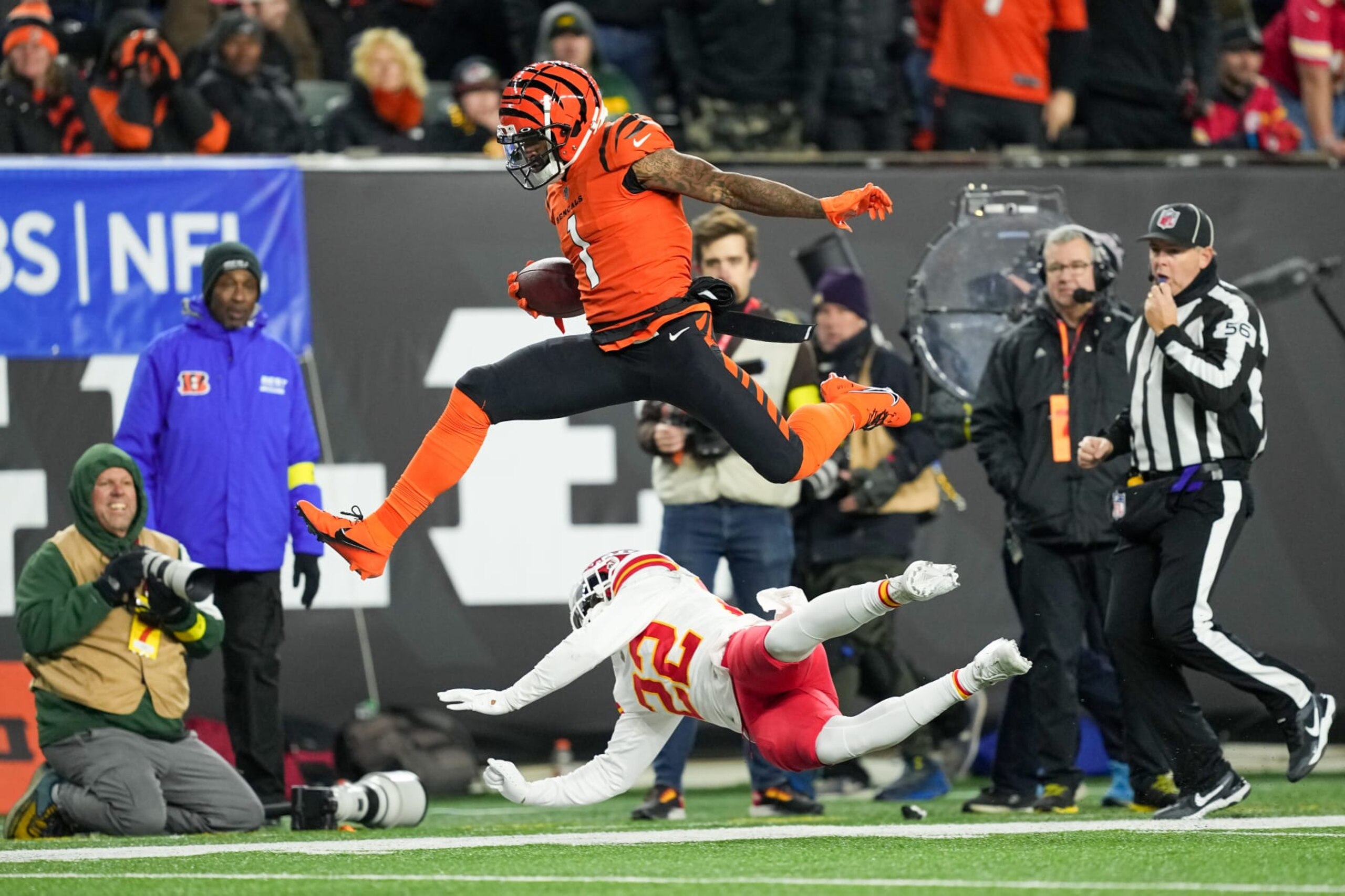 CINCINNATI, OHIO - DECEMBER 04: Ja'Marr Chase #1 of the Cincinnati Bengals leaps over Juan Thornhill #22 of the Kansas City Chiefs in the second quarter at Paycor Stadium on December 04, 2022 in Cincinnati, Ohio. (Photo by Dylan Buell/Getty Images)