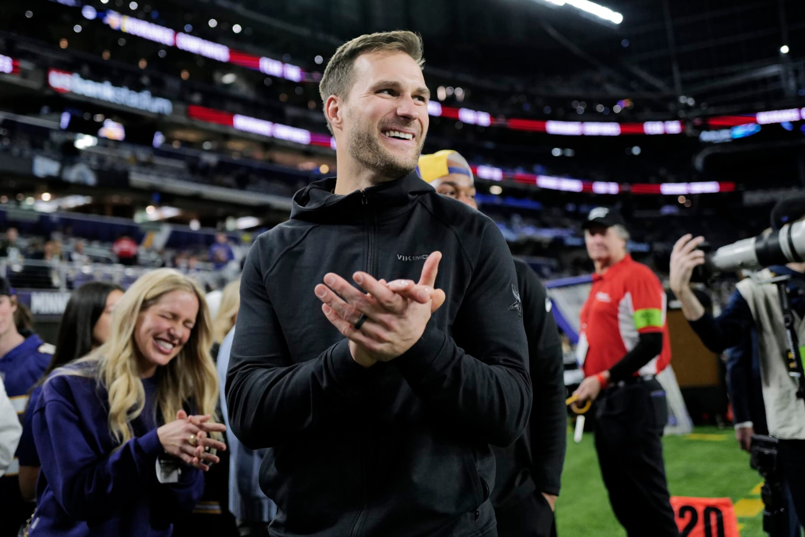 MINNEAPOLIS, MINNESOTA - DECEMBER 31: Injured quarterback Kirk Cousins #8 of the Minnesota Vikings is seen on the sideline prior to a game against the Green Bay Packers at U.S. Bank Stadium on December 31, 2023 in Minneapolis, Minnesota. (Photo by Stephen Maturen/Getty Images) MINNEAPOLIS, MINNESOTA - DECEMBER 31: Injured quarterback Kirk Cousins #8 of the Minnesota Vikings is seen on the sideline prior to a game against the Green Bay Packers at U.S. Bank Stadium on December 31, 2023 in Minneapolis, Minnesota. (Photo by Stephen Maturen/Getty Images)