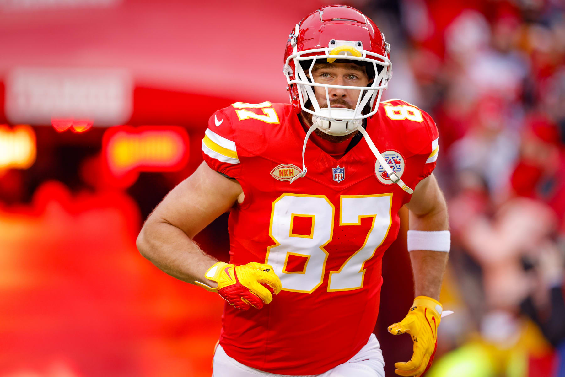 KANSAS CITY, MISSOURI - DECEMBER 31: Travis Kelce #87 of the Kansas City Chiefs runs on to the field during pregame player introductions prior to the game against the Cincinnati Bengals at GEHA Field at Arrowhead Stadium on December 31, 2023 in Kansas City, Missouri. (Photo by David Eulitt/Getty Images)