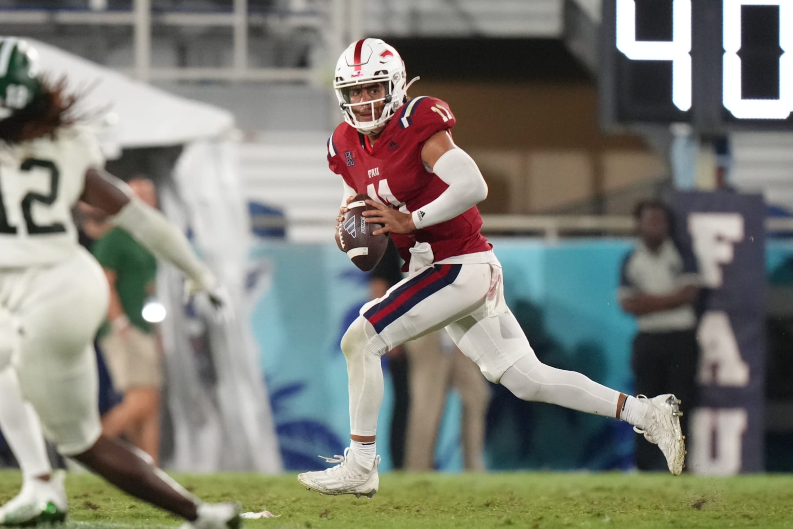 BOCA RATON, FL - SEPTEMBER 09: Florida Atlantic Owls quarterback Casey Thompson (11) looks for an open receiver as he scrambles in the fourth quarter during the game between the Ohio Bobcats and the FAU Owls on Saturday, September 9, 2023 at FAU Stadium, Boca Raton, Fla. (Photo by Peter Joneleit/Icon Sportswire via Getty Images) BOCA RATON, FL - SEPTEMBER 09: Florida Atlantic Owls quarterback Casey Thompson (11) looks for an open receiver as he scrambles in the fourth quarter during the game between the Ohio Bobcats and the FAU Owls on Saturday, September 9, 2023 at FAU Stadium, Boca Raton, Fla. (Photo by Peter Joneleit/Icon Sportswire via Getty Images)