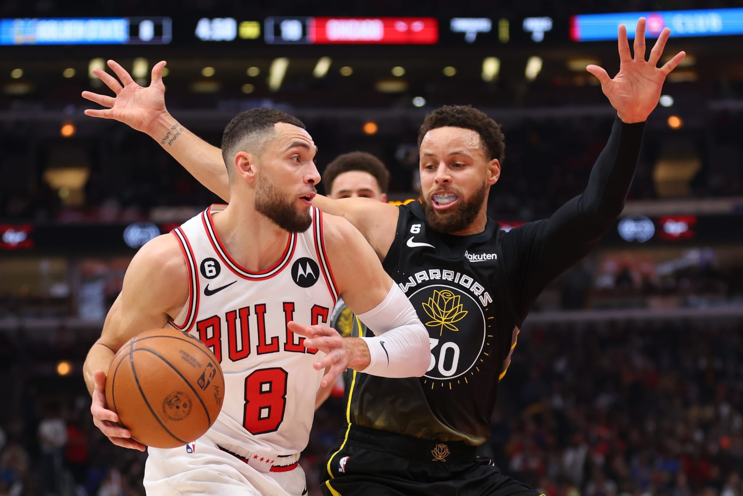 CHICAGO, ILLINOIS - JANUARY 15: Zach LaVine #8 of the Chicago Bulls drives to the basket against Stephen Curry #30 of the Golden State Warriors during the first half at United Center on January 15, 2023 in Chicago, Illinois. NOTE TO USER: User expressly acknowledges and agrees that, by downloading and or using this photograph, User is consenting to the terms and conditions of the Getty Images License Agreement.  (Photo by Michael Reaves/Getty Images)