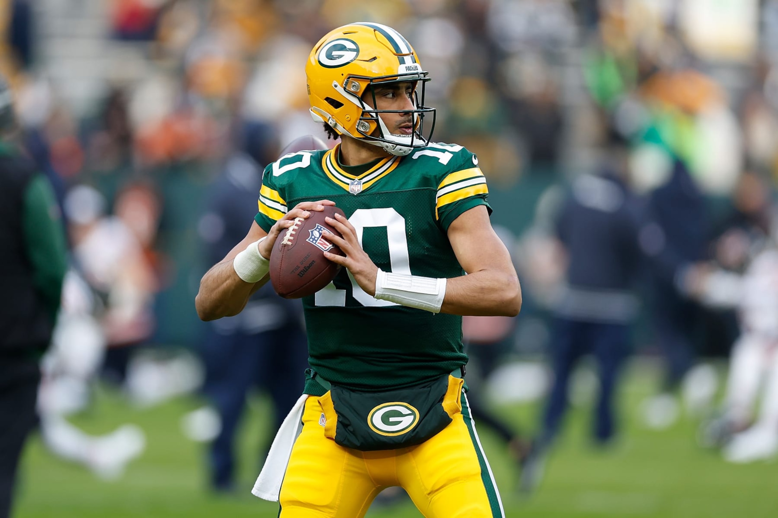 GREEN BAY, WISCONSIN - JANUARY 07: Jordan Love #10 of the Green Bay Packers warms up before the game against the Chicago Bears at Lambeau Field on January 07, 2024 in Green Bay, Wisconsin. (Photo by John Fisher/Getty Images)