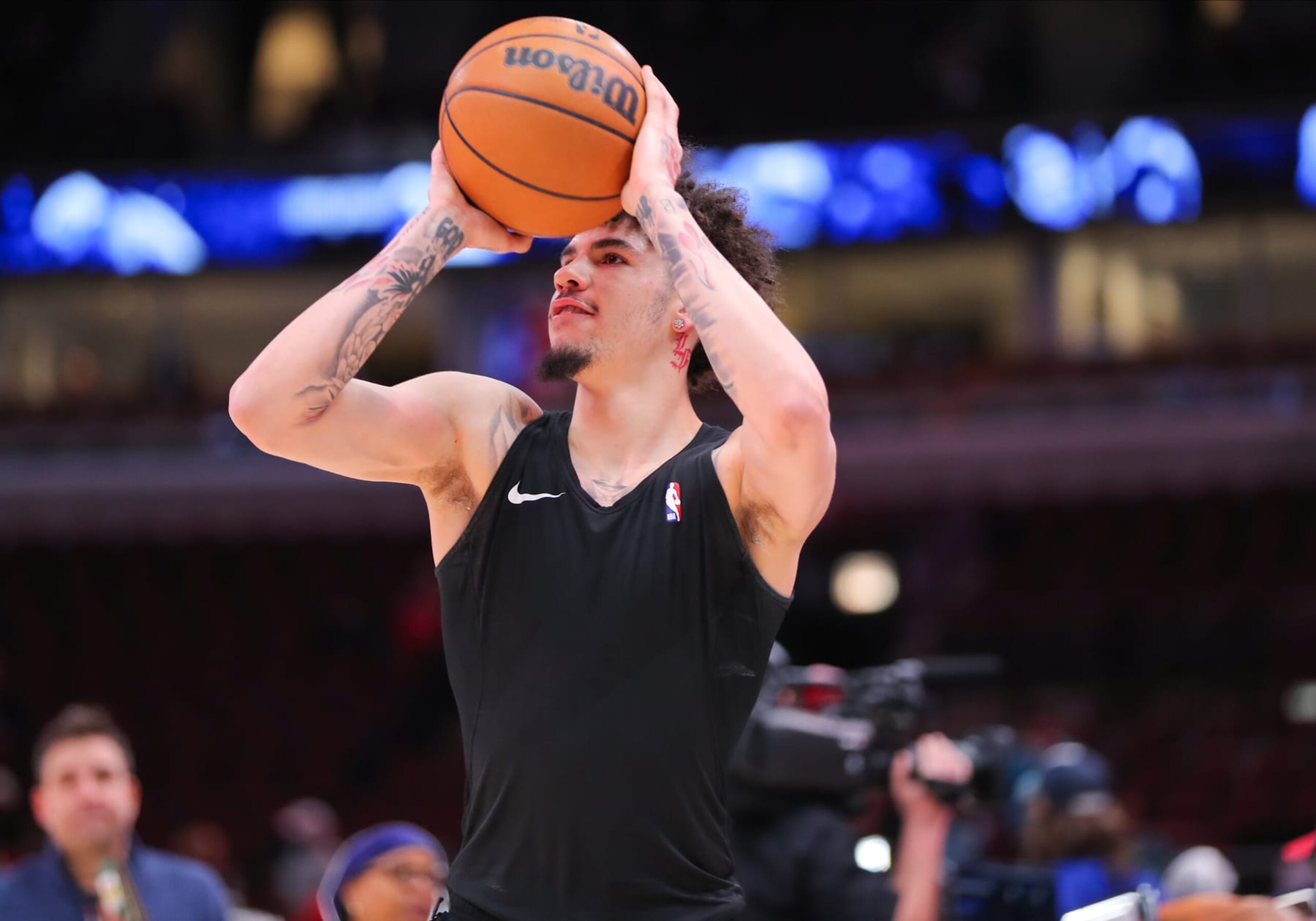 CHICAGO, IL - JANUARY 05: LaMelo Ball #1 of the Charlotte Hornets shoots the ball prior to a game against the Chicago Bulls at United Center on January 05, 2024 in Chicago, Illinois. (Photo by Melissa Tamez/Icon Sportswire via Getty Images)