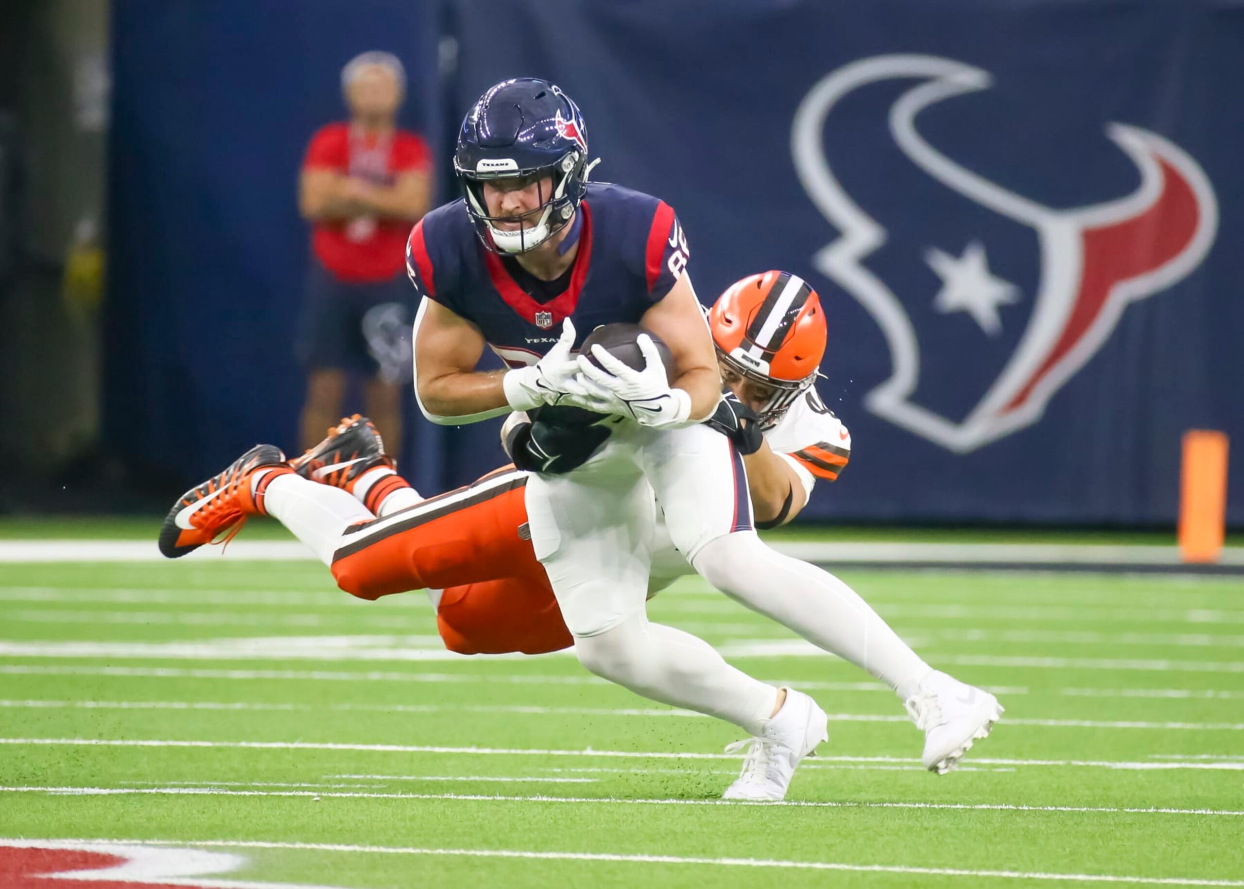 HOUSTON, TX - DECEMBER 24:  Cleveland Browns linebacker Sione Takitaki (44) dives to tackle Houston Texans tight end Dalton Schultz (86) in the second quarter during the NFL game between the Cleveland Browns and Houston Texans at NRG Stadium on December 24, 2023 in Houston, Texas.  (Photo by Leslie Plaza Johnson/Icon Sportswire via Getty Images)