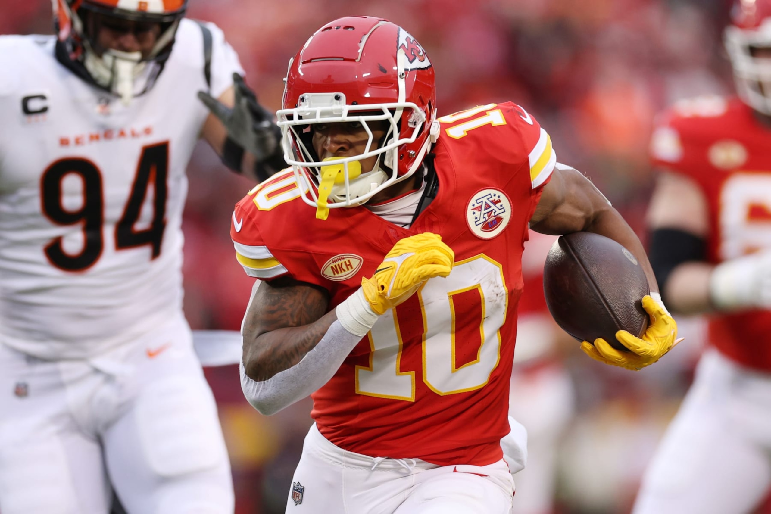 KANSAS CITY, MISSOURI - DECEMBER 31: Isiah Pacheco #10 of the Kansas City Chiefs runs with the ball during the first quarter against the Cincinnati Bengals at GEHA Field at Arrowhead Stadium on December 31, 2023 in Kansas City, Missouri. (Photo by Jamie Squire/Getty Images)