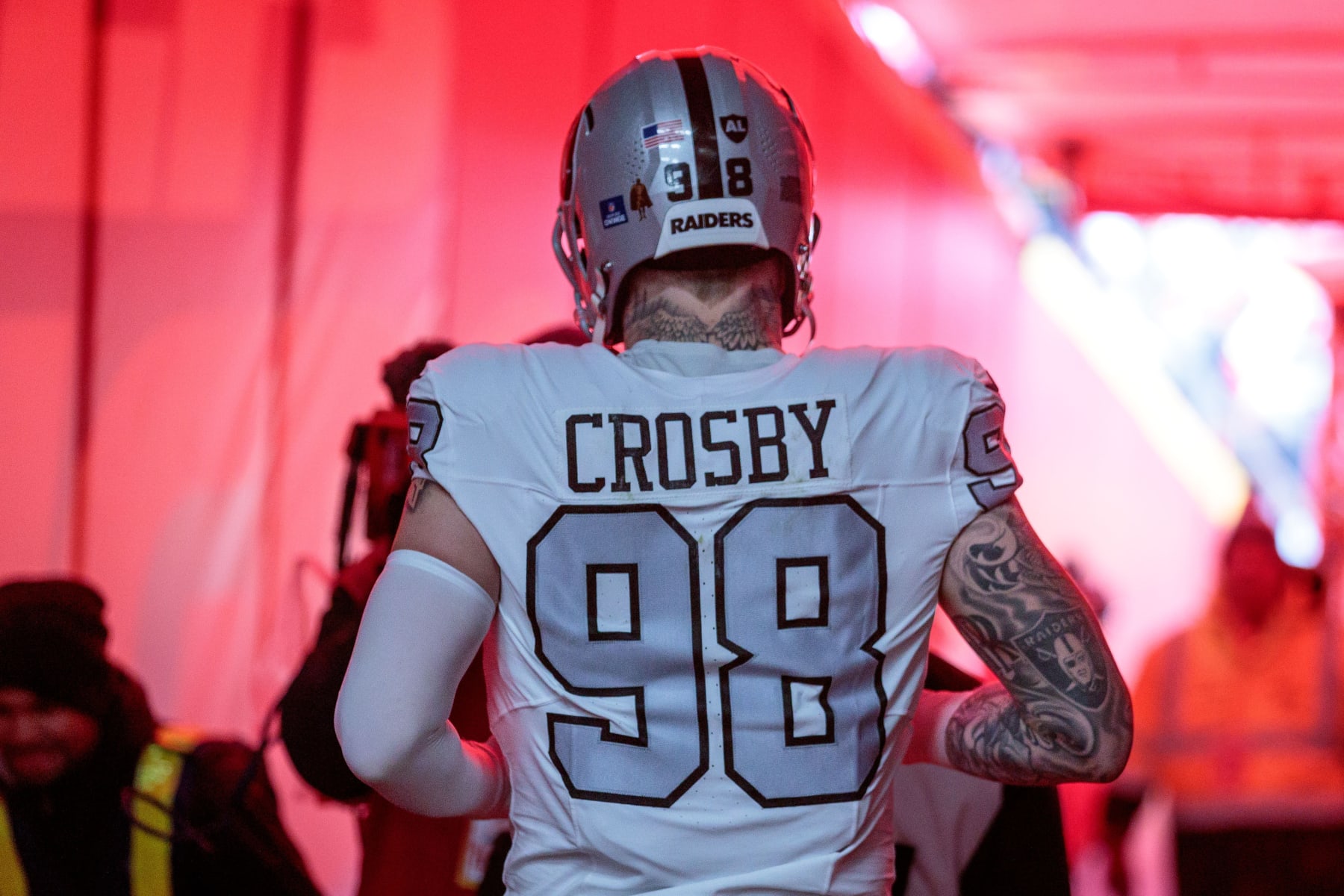 KANSAS CITY, MO - DECEMBER 25: Las Vegas Raiders defensive end Maxx Crosby (98) heads out of the tunnel for the game against the Kansas City Chiefs on December 25th, 2023 at Arrowhead Stadium in Kansas City, Missouri. 
(Photo by William Purnell/Icon Sportswire via Getty Images)