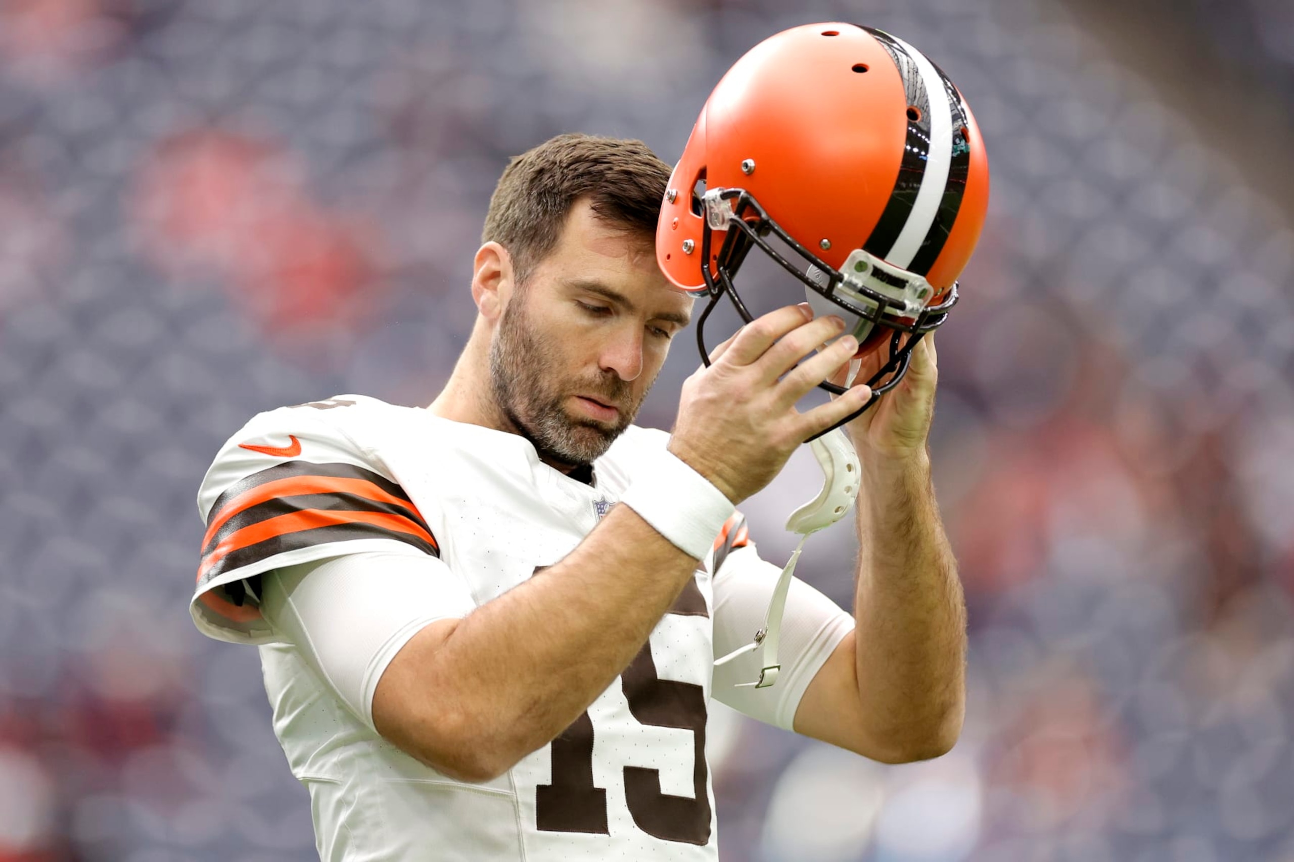 HOUSTON, TEXAS - JANUARY 13: Joe Flacco #15 of the Cleveland Browns warms up prior to the AFC Wild Card Playoffs against the Houston Texans at NRG Stadium on January 13, 2024 in Houston, Texas. (Photo by Carmen Mandato/Getty Images)