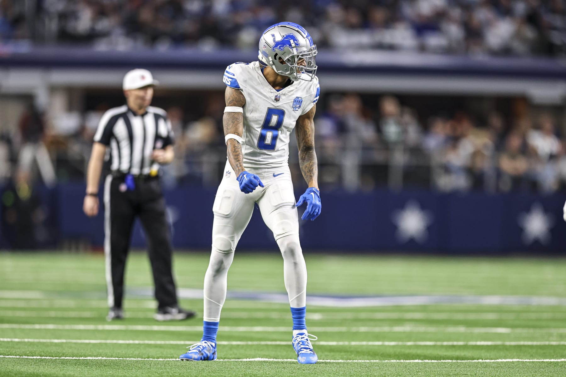 ARLINGTON, TX - DECEMBER 30: Detroit Lions wide receiver Josh Reynolds (8) waits for the play to start during the game between the Dallas Cowboys and the Detroit Lions on December 30, 2023 at AT&T Stadium in Arlington, Texas. (Photo by Matthew Pearce/Icon Sportswire via Getty Images)