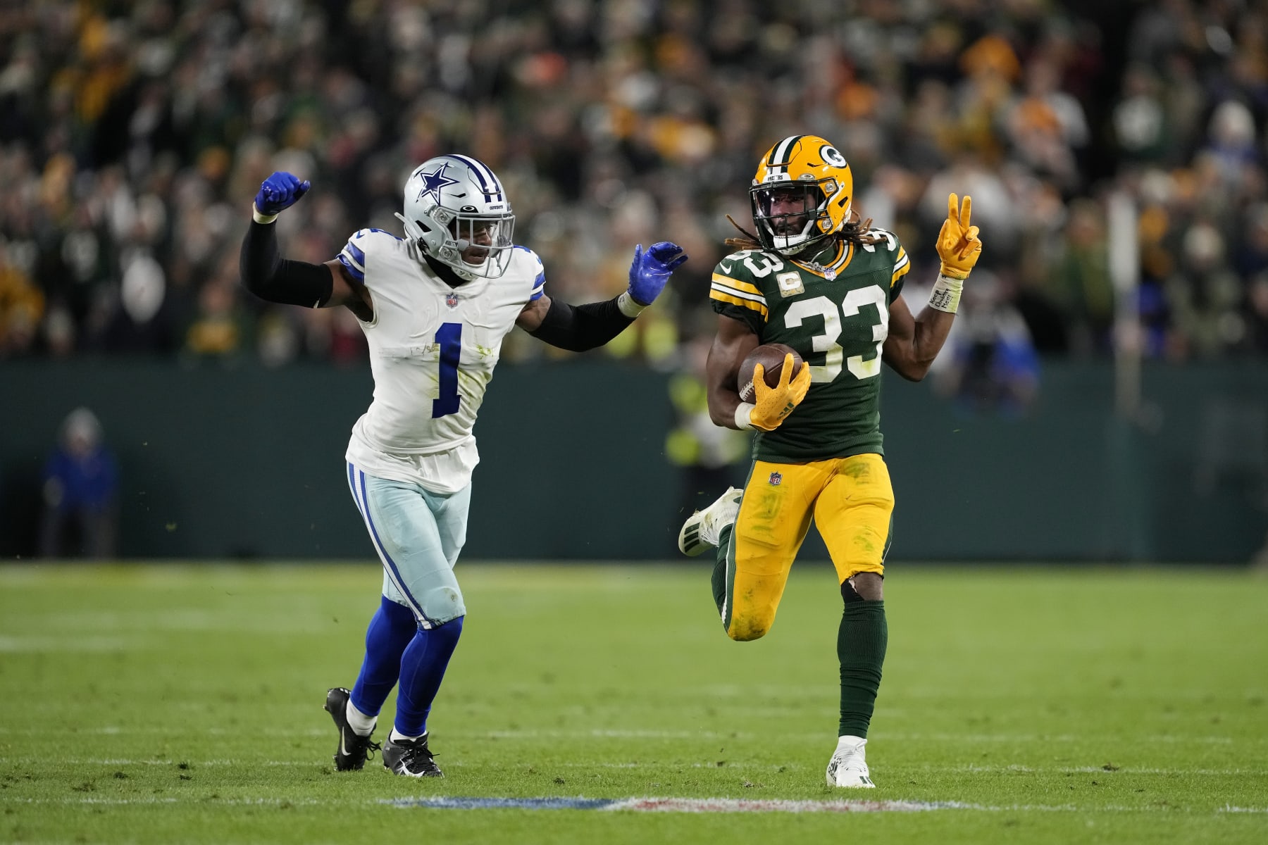 Packers RB Aaron Jones runs against the Cowboys