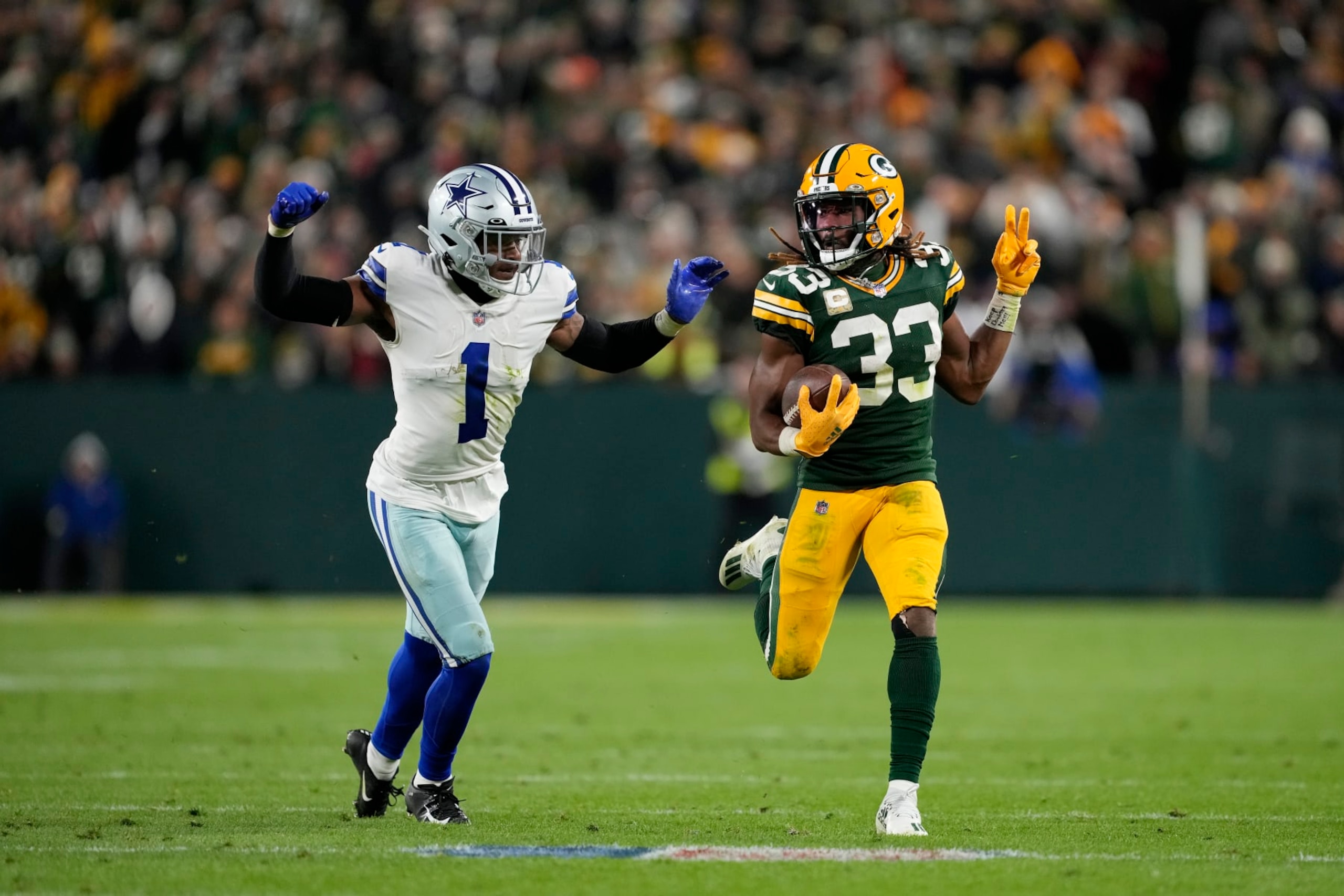 Packers RB Aaron Jones runs against the Cowboys